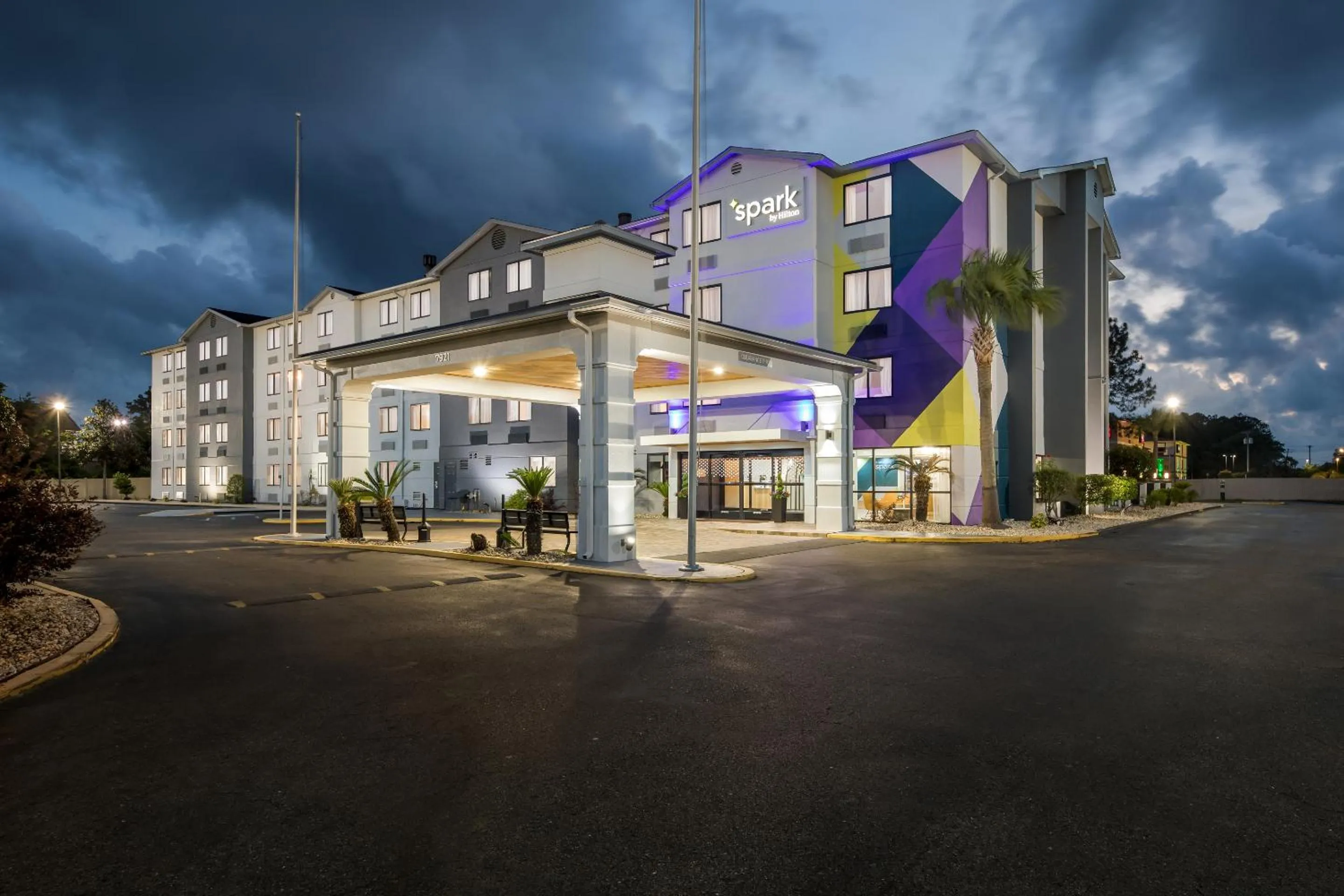 Property building in Spark By Hilton Biloxi Ocean Springs