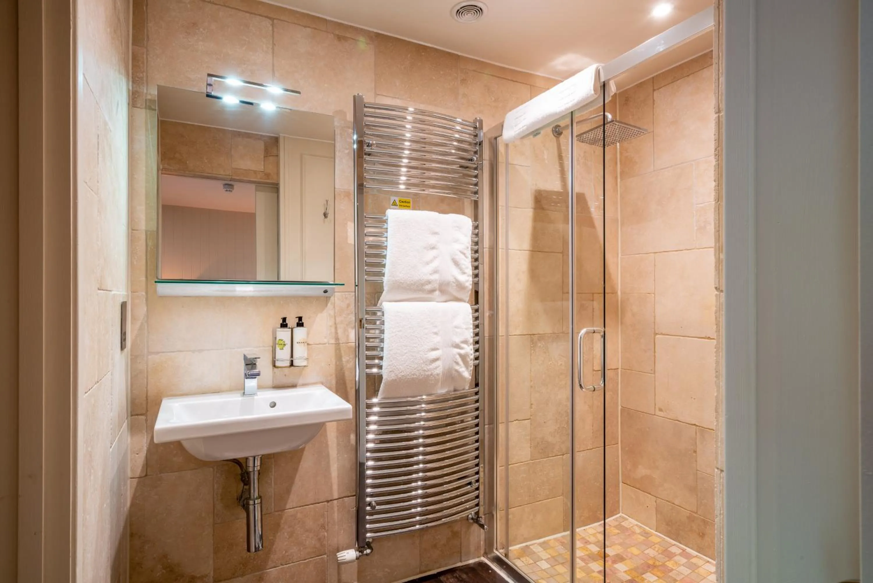 Shower in The Northey Arms