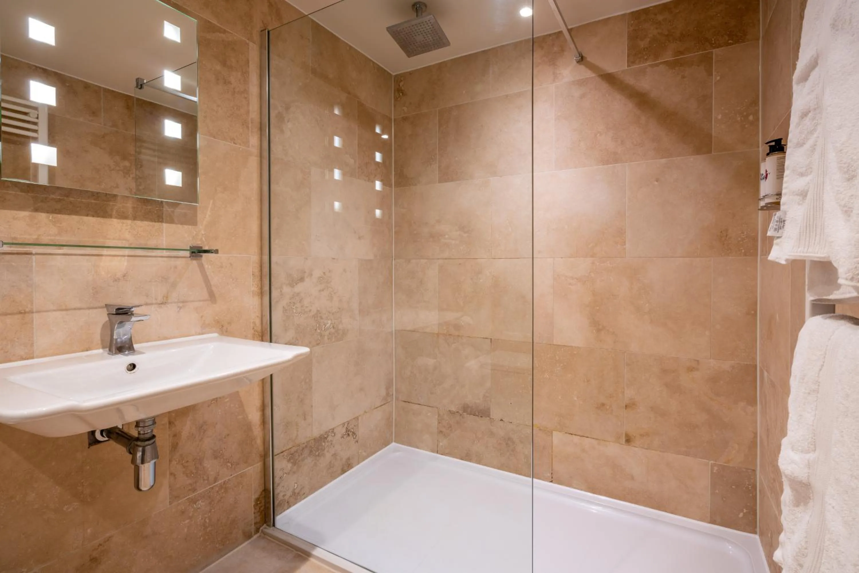 Shower in The Northey Arms