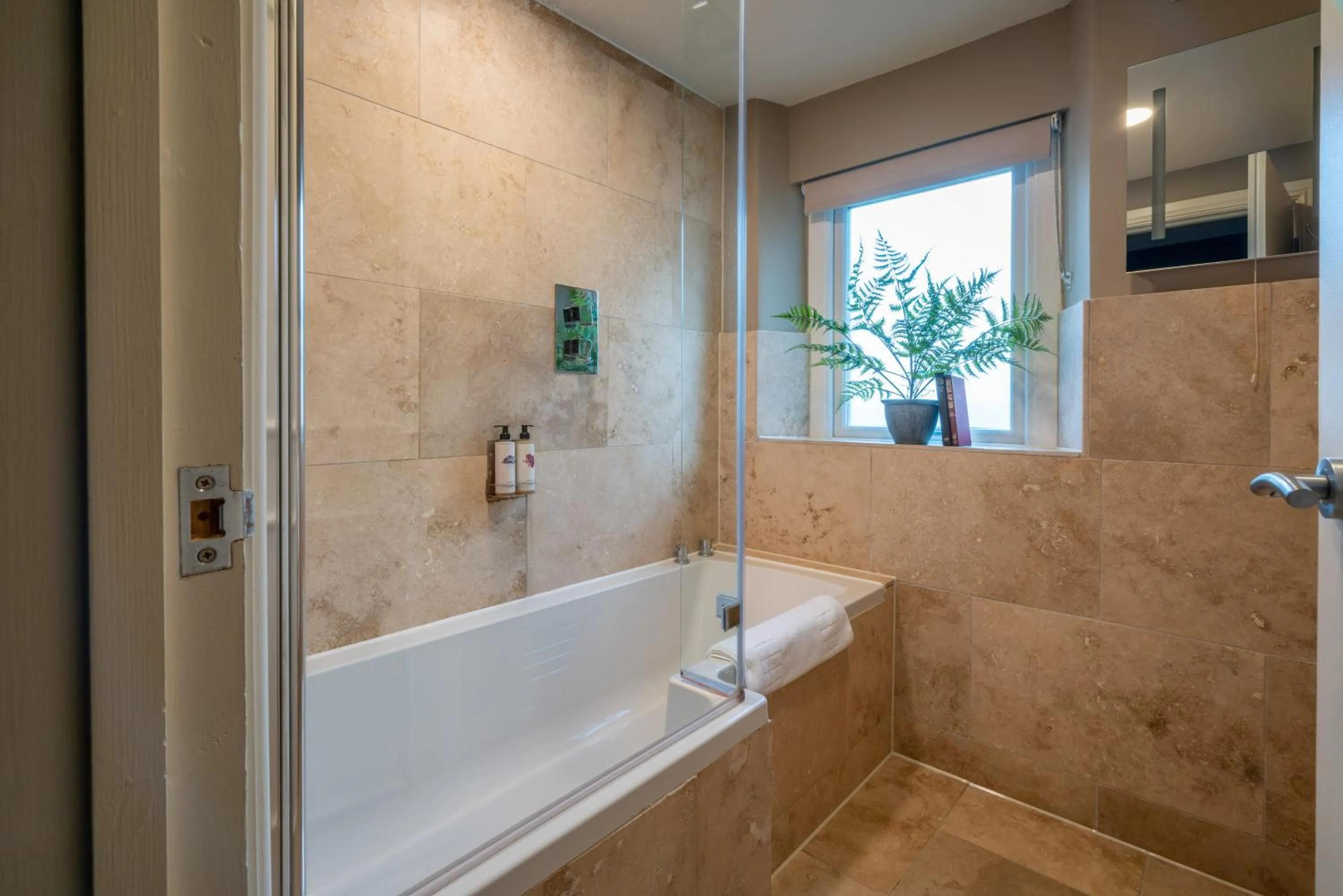 Shower in The Northey Arms