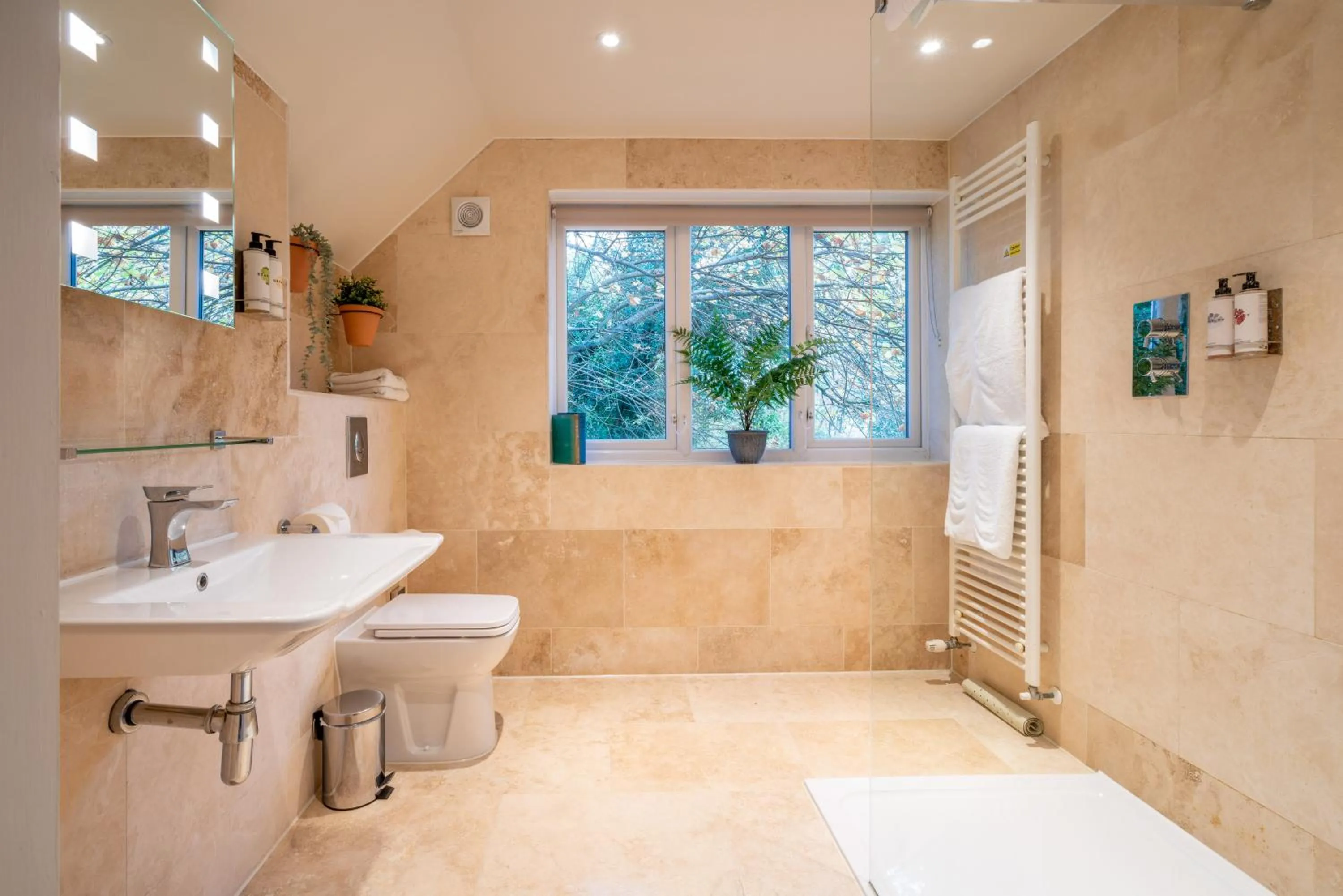 Shower in The Northey Arms