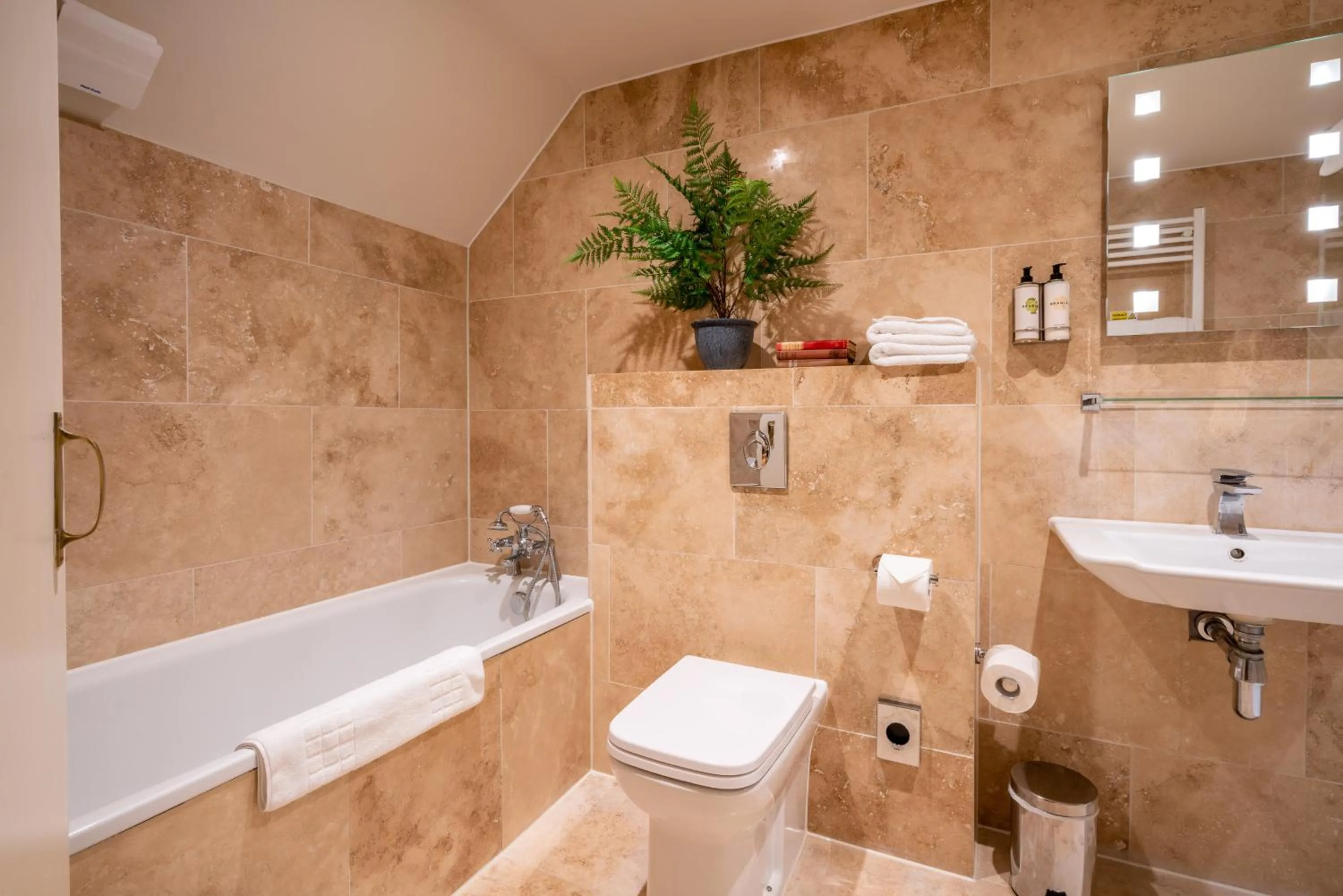 Shower in The Northey Arms