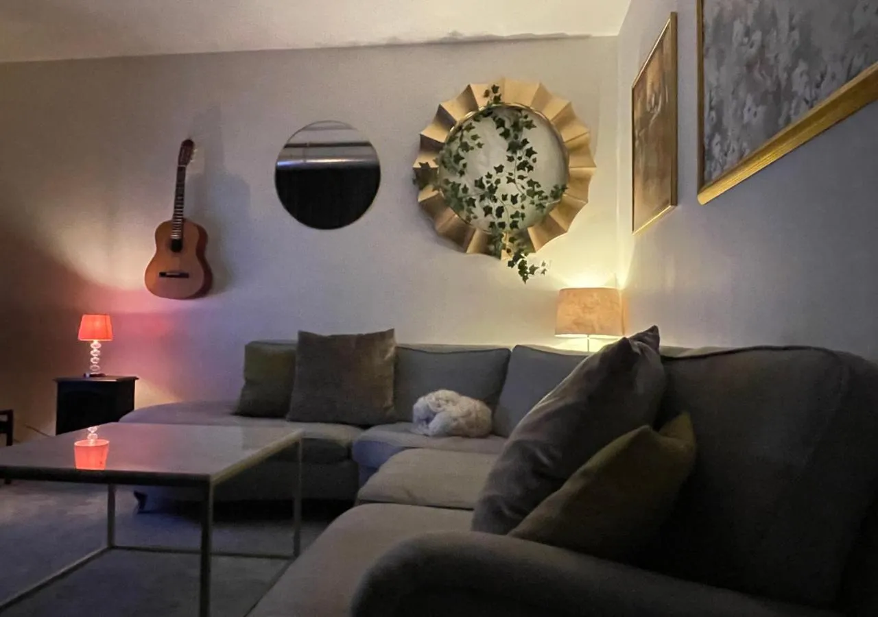 Communal lounge/ TV room in Crafoord Place Hostel