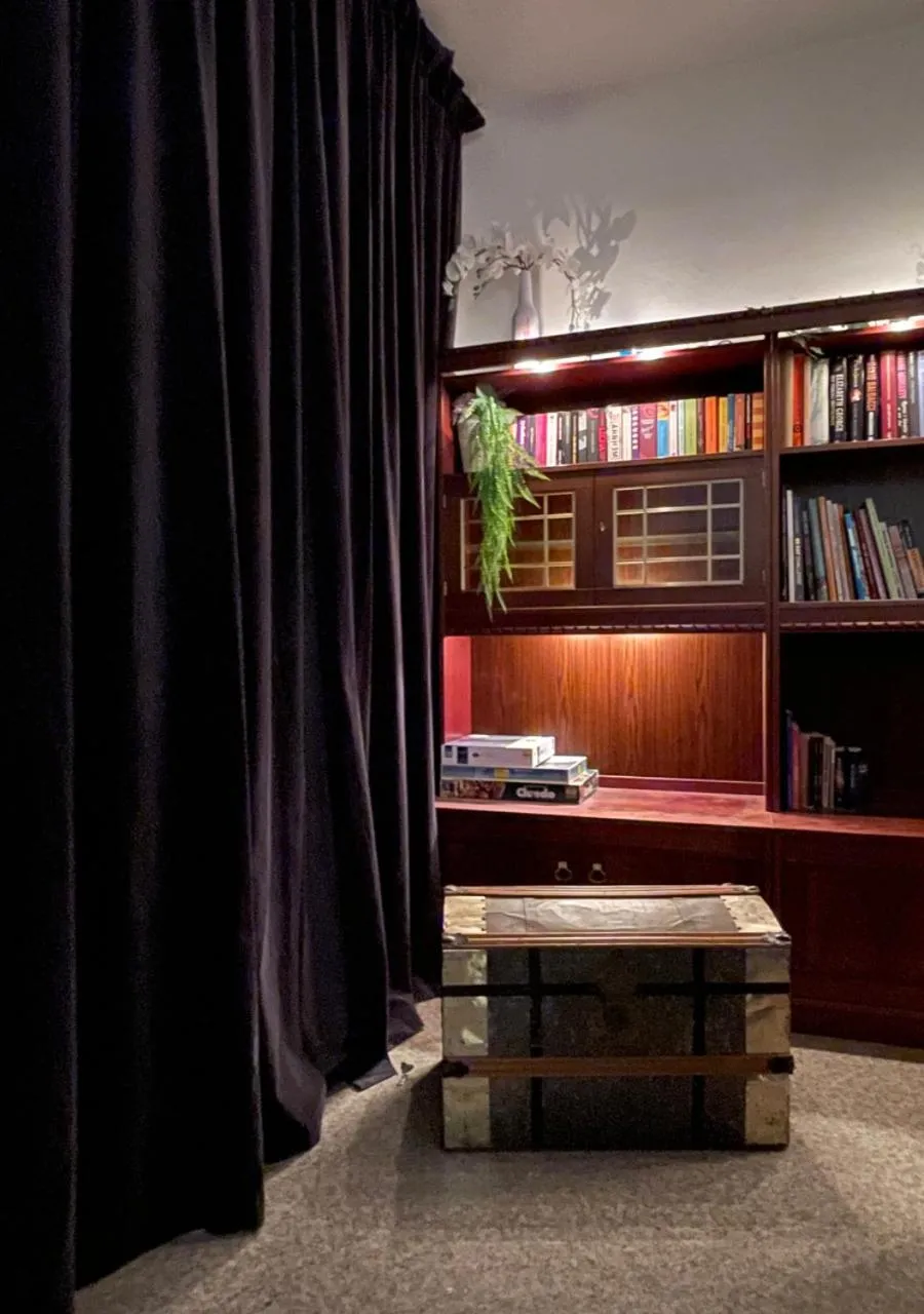 Communal lounge/ TV room in Crafoord Place Hostel