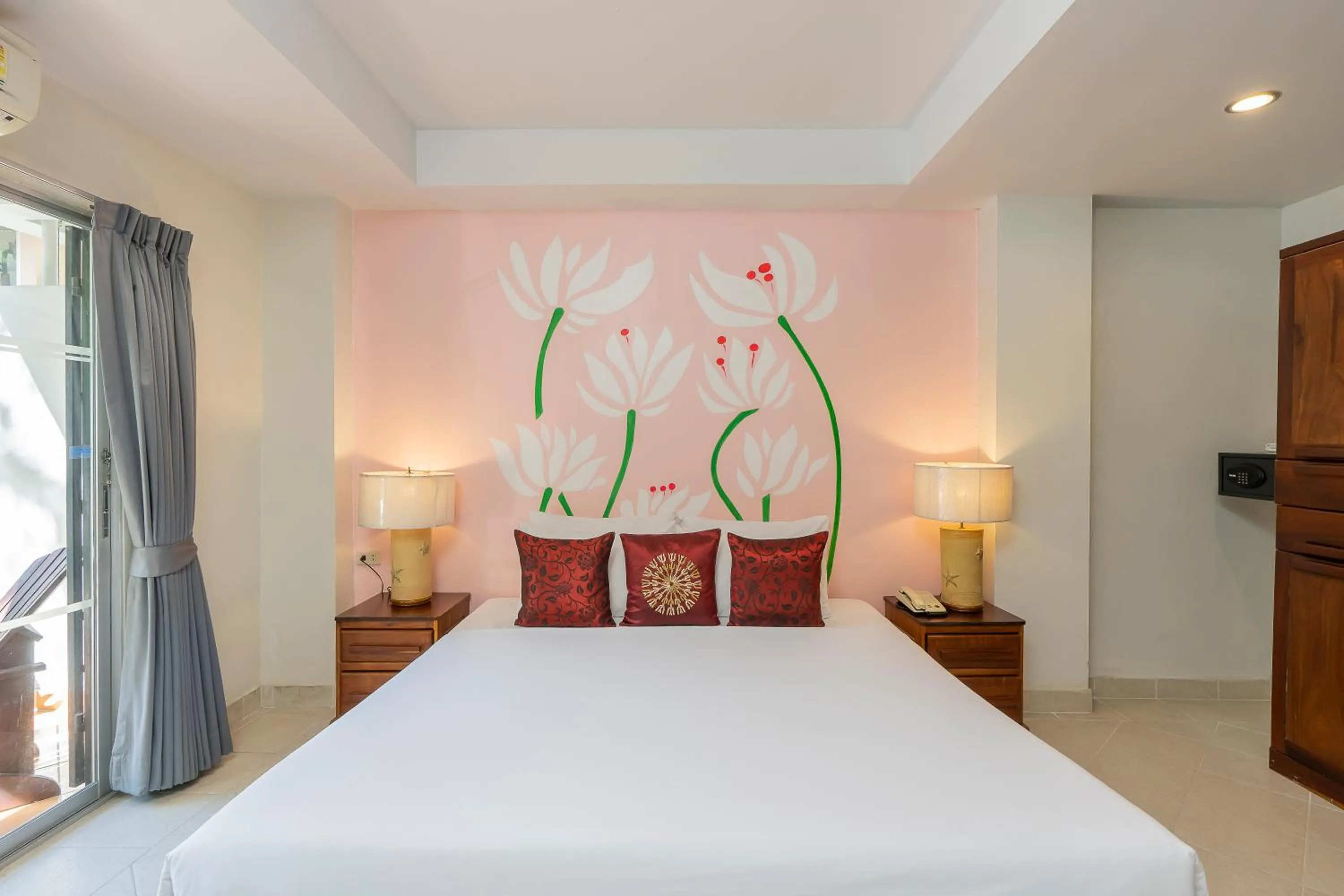 Bedroom, Bed in Bella Villa Pattaya 3rd Road