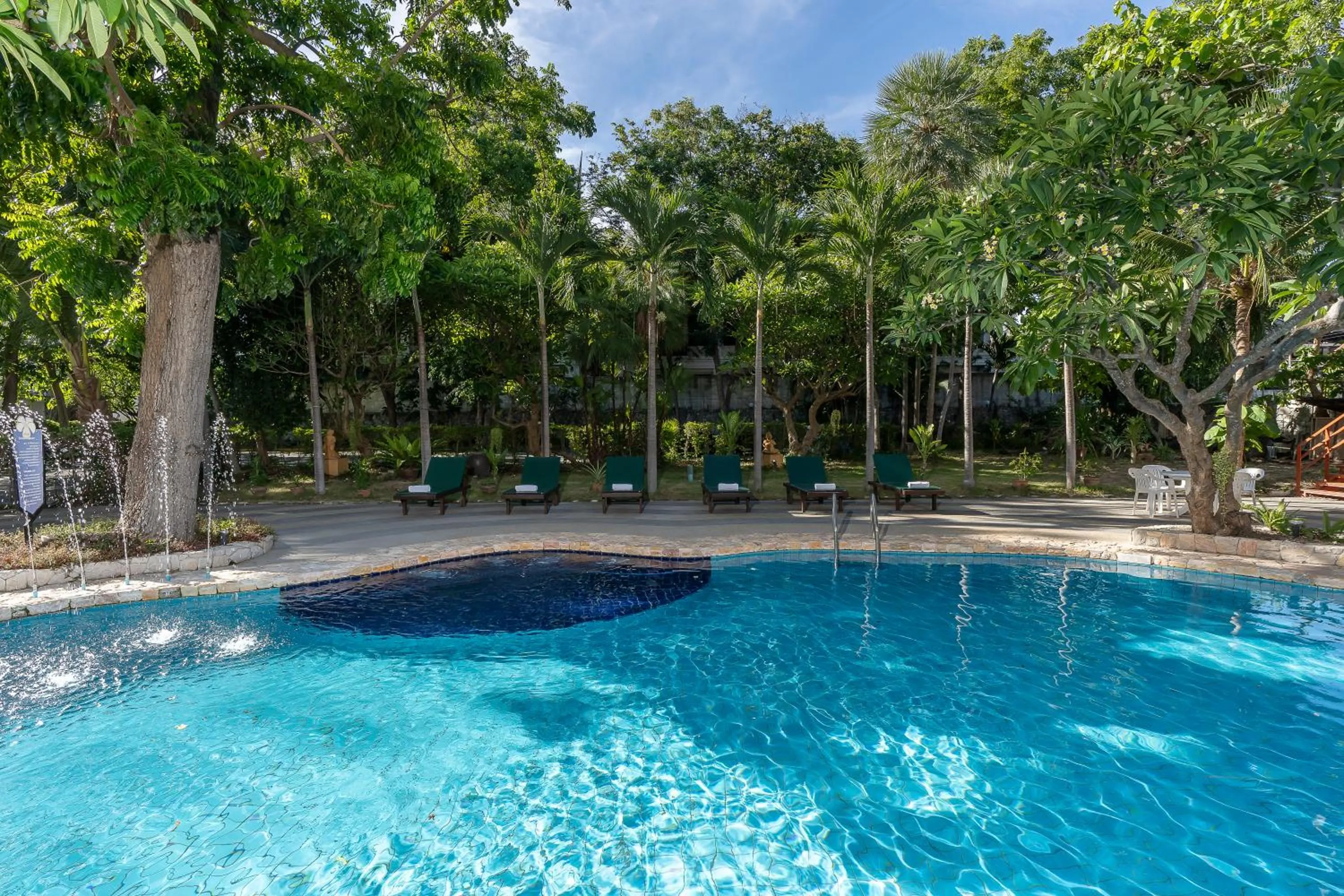 Swimming pool in Bella Villa Pattaya 3rd Road