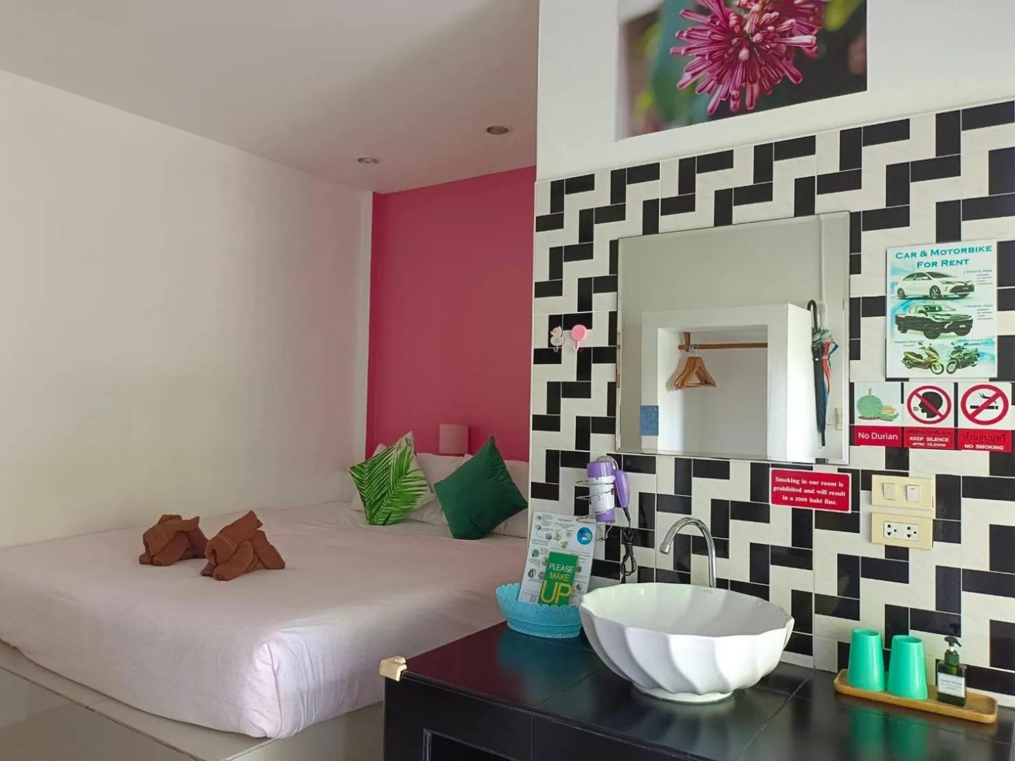 Photo of the whole room, Bed in Phannarai House