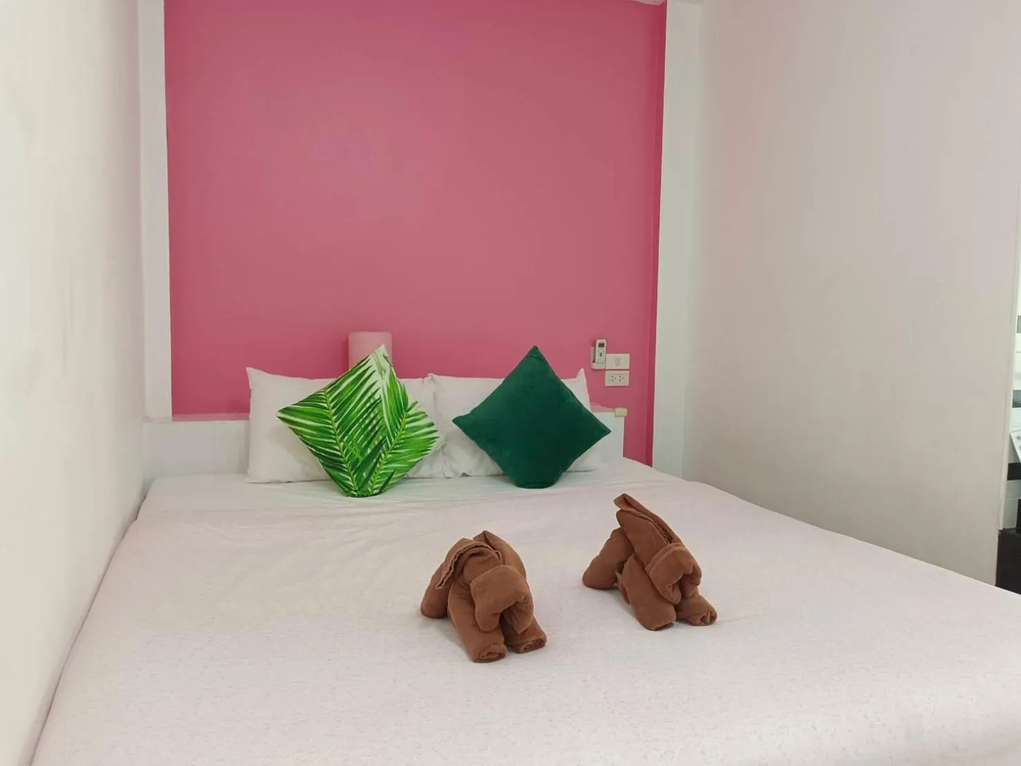 Photo of the whole room, Bed in Phannarai House