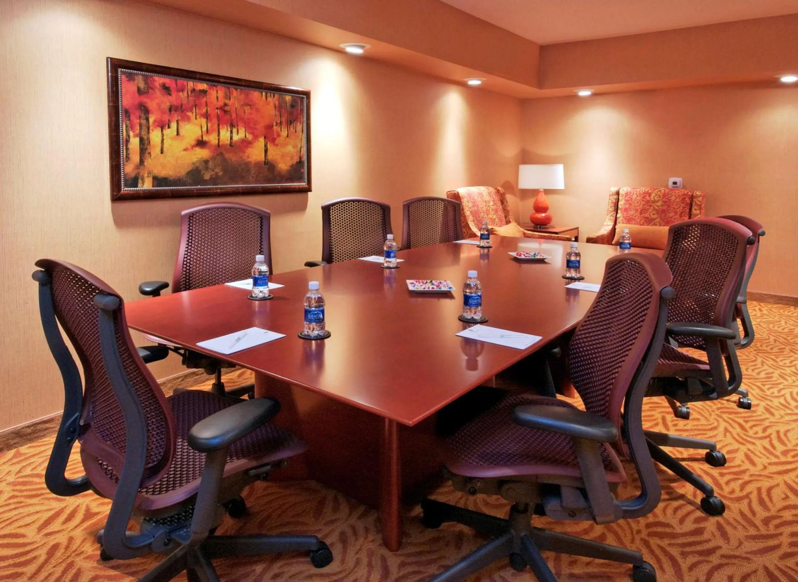 Living room in Embassy Suites Omaha- La Vista/ Hotel & Conference Center
