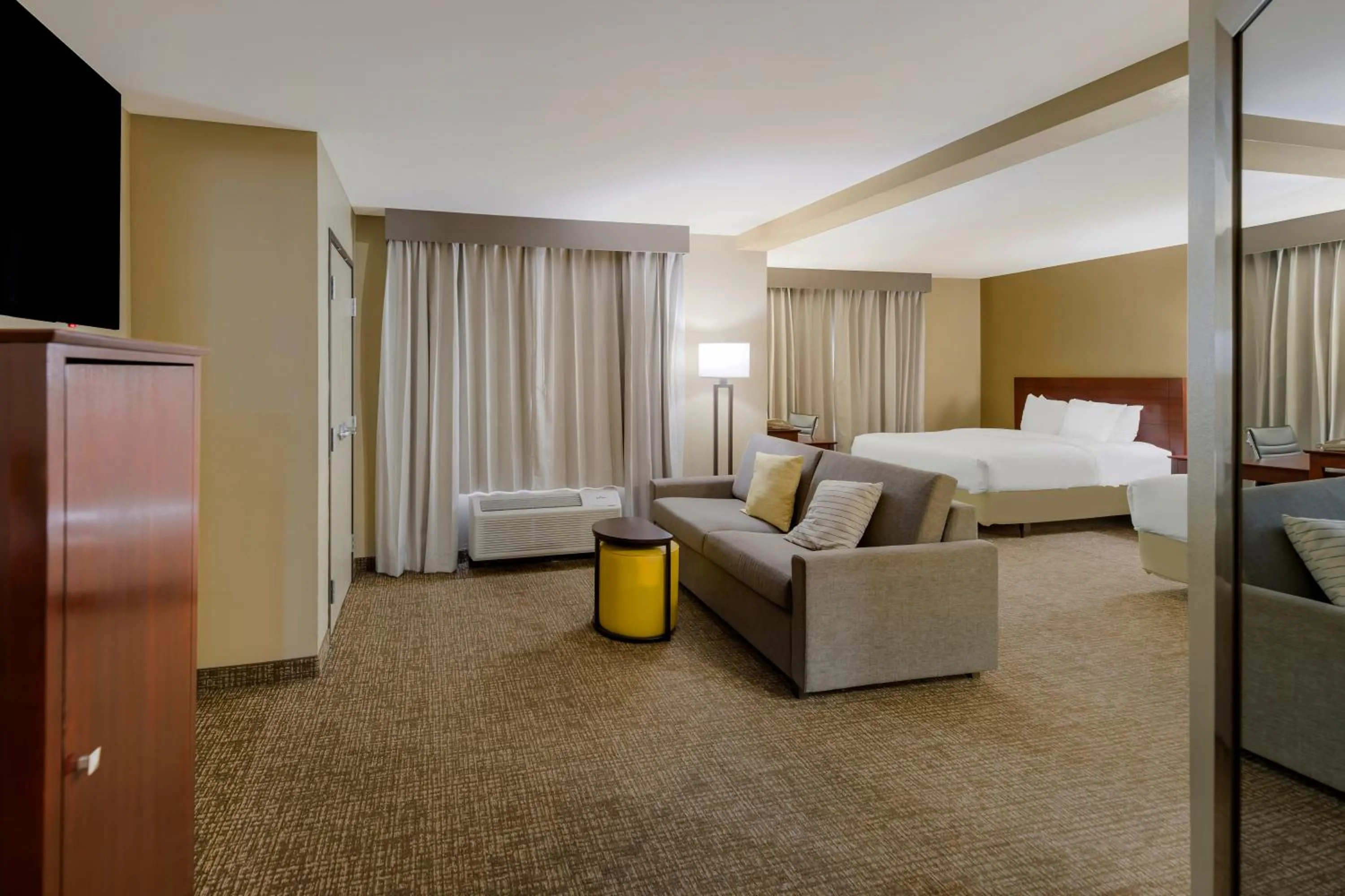 Bed in Comfort Suites El Paso West