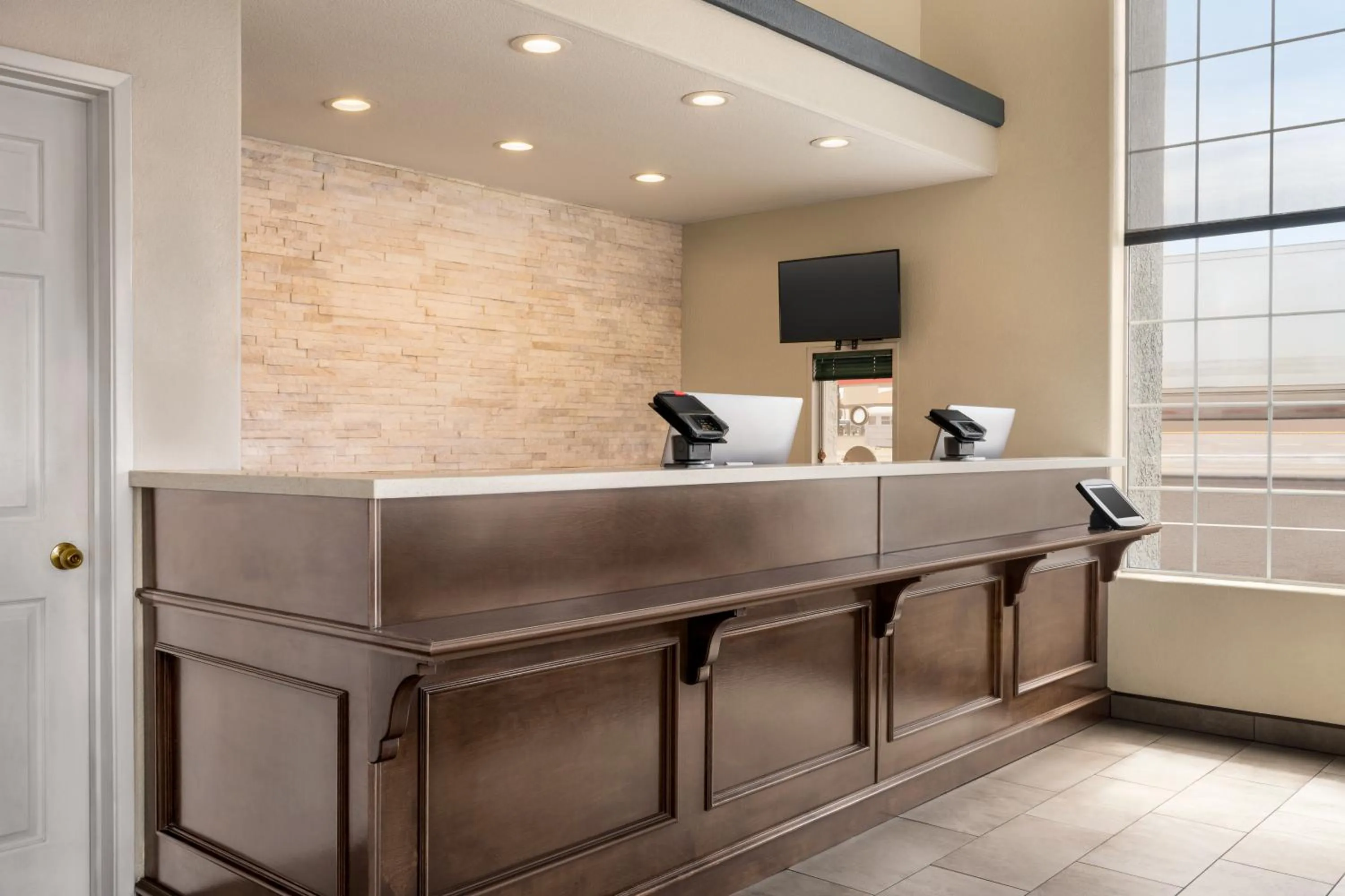 Lobby or reception in Baymont by Wyndham Kingman