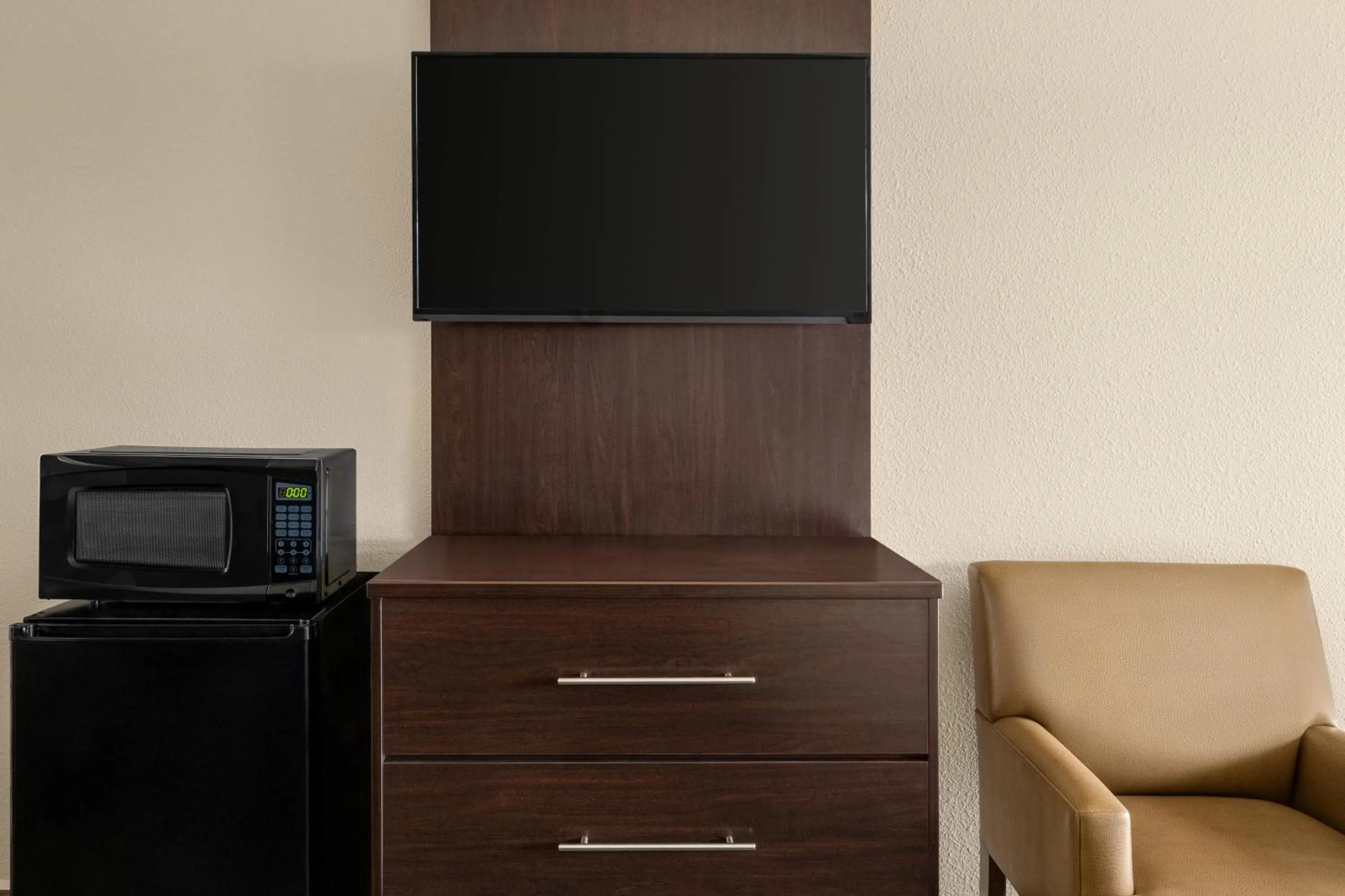 Bedroom in Baymont by Wyndham Kingman