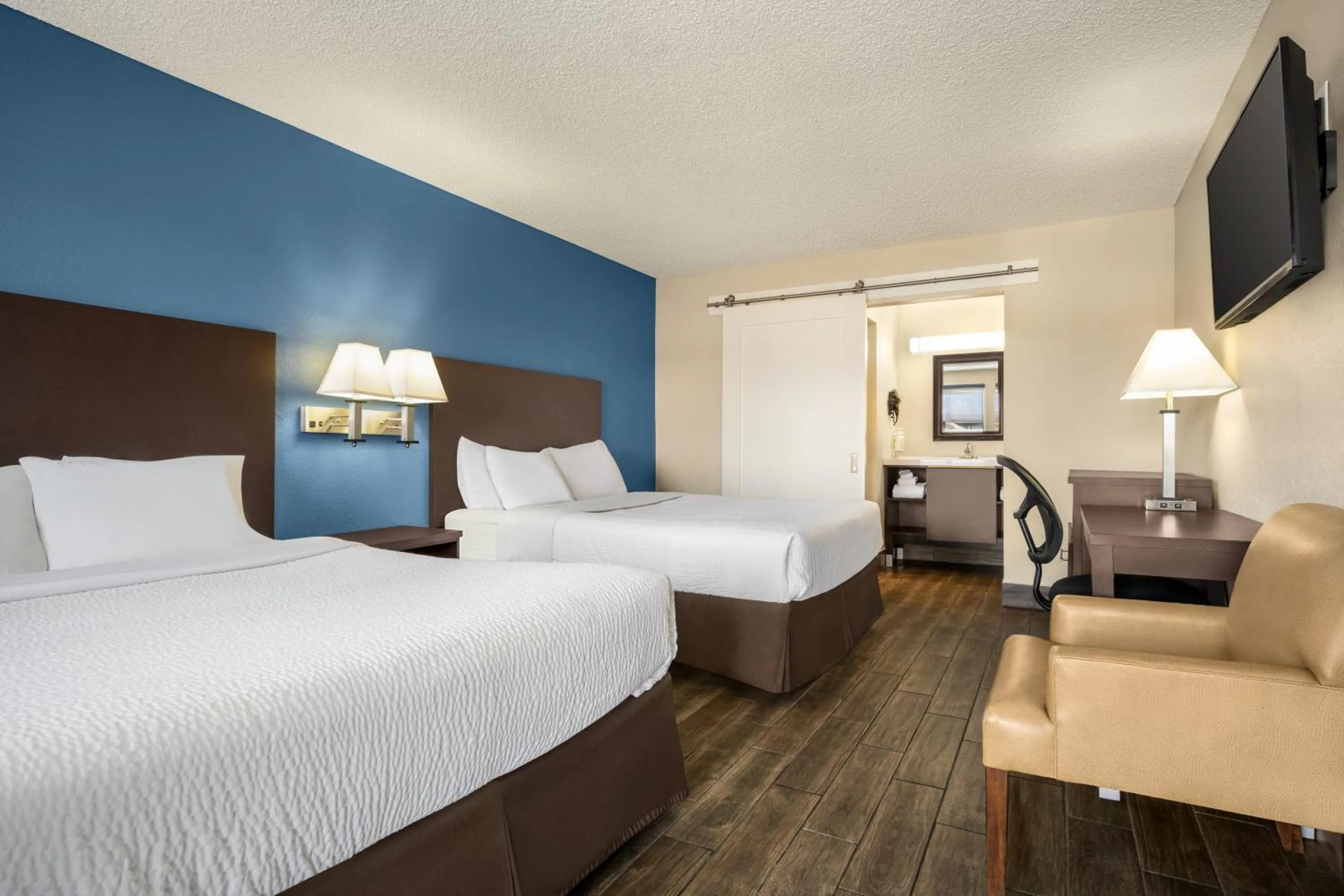 Bedroom, Bed in Baymont by Wyndham Kingman