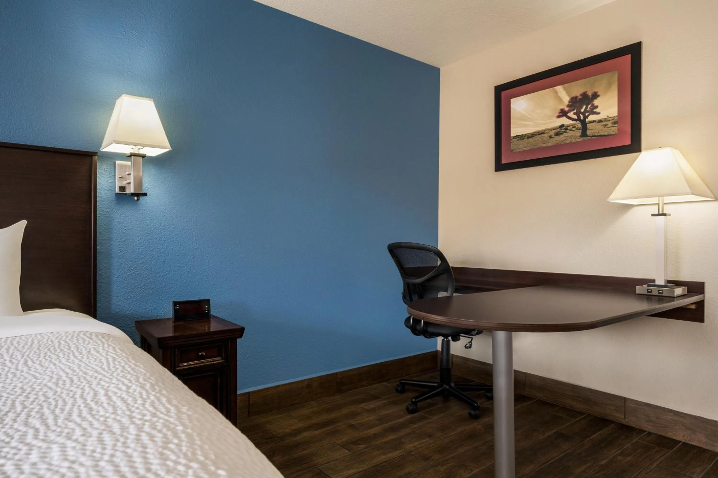 Bedroom, Bed in Baymont by Wyndham Kingman