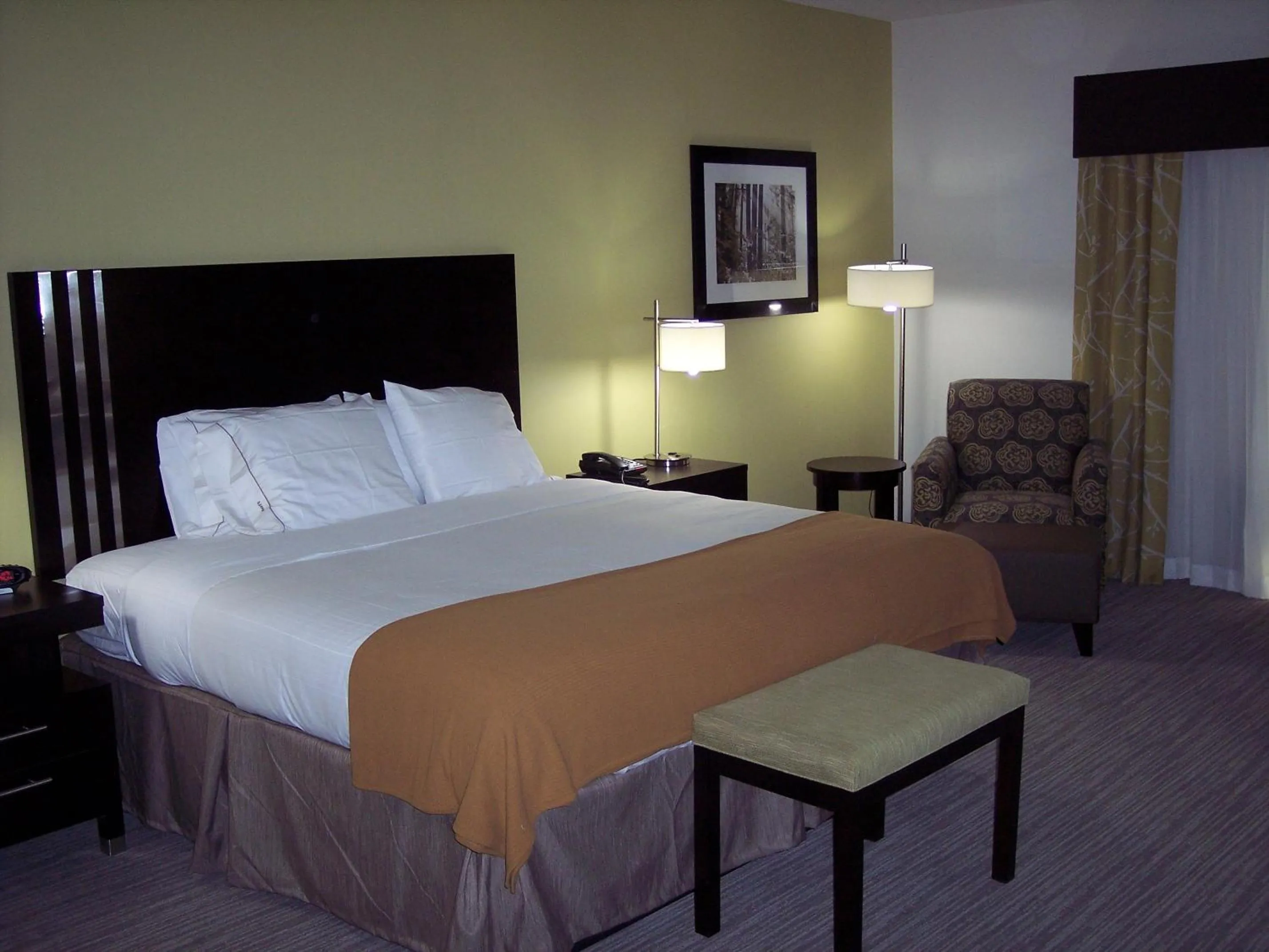 Bed in Holiday Inn Express Conway by IHG