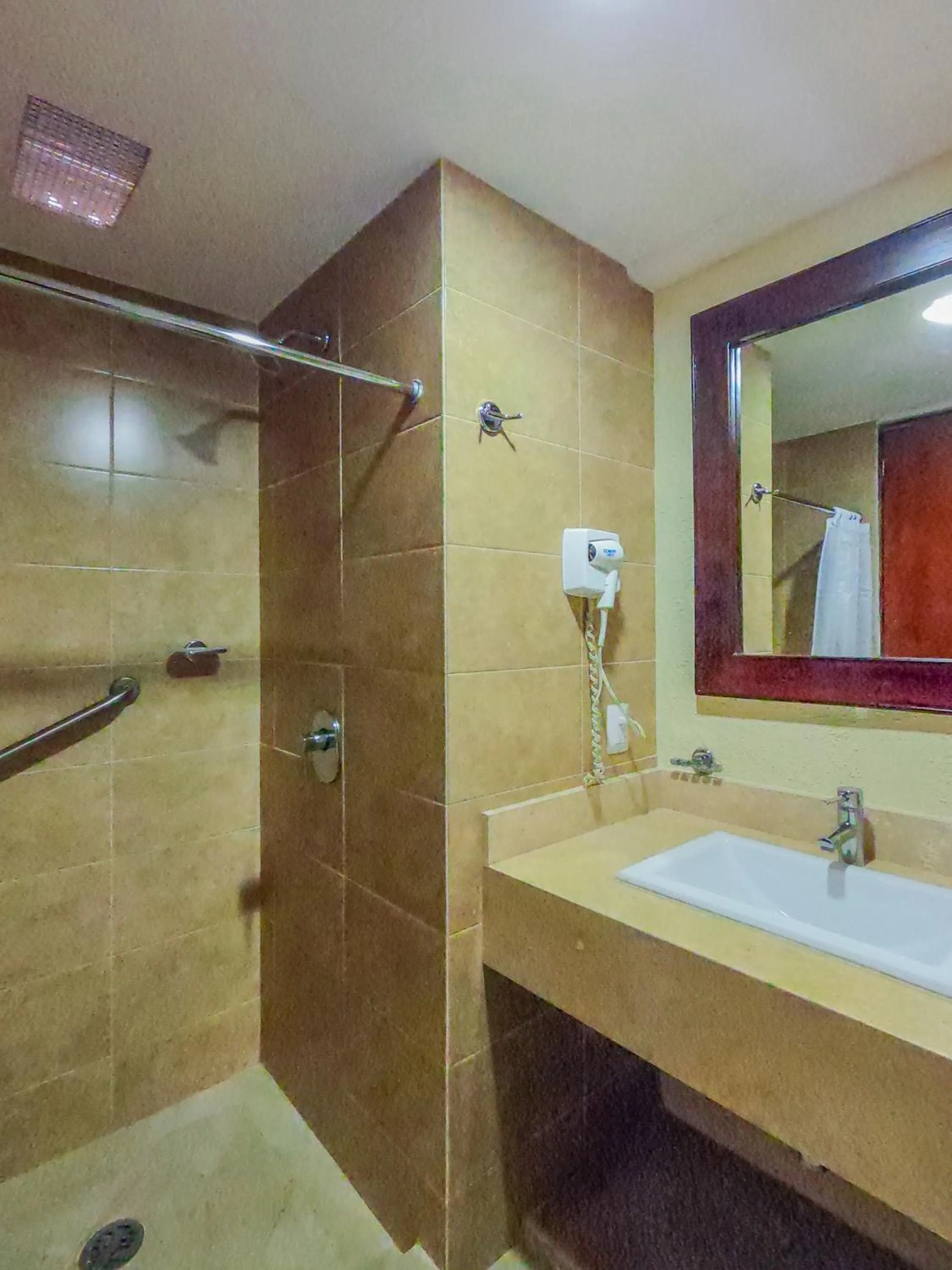 Shower in Tropicana Hotel Puerto Vallarta