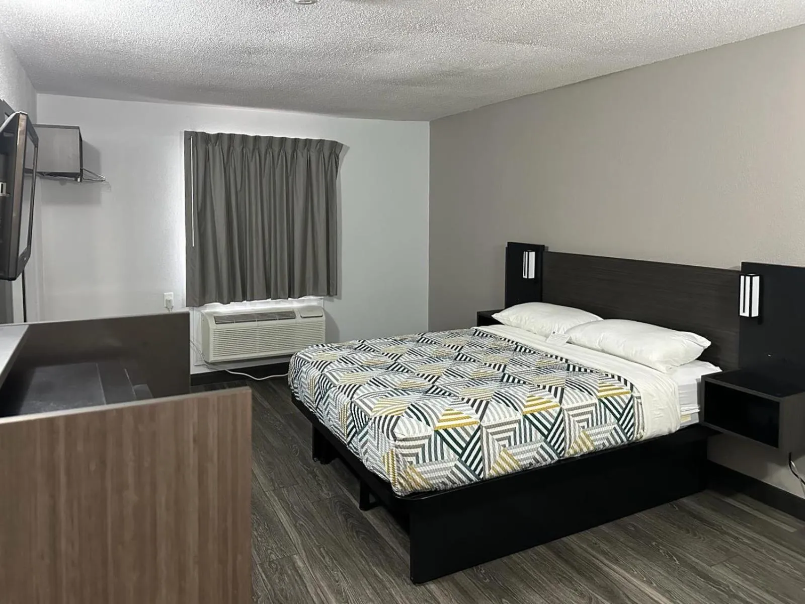 Bedroom, Bed in Motel 6-Omaha, NE
