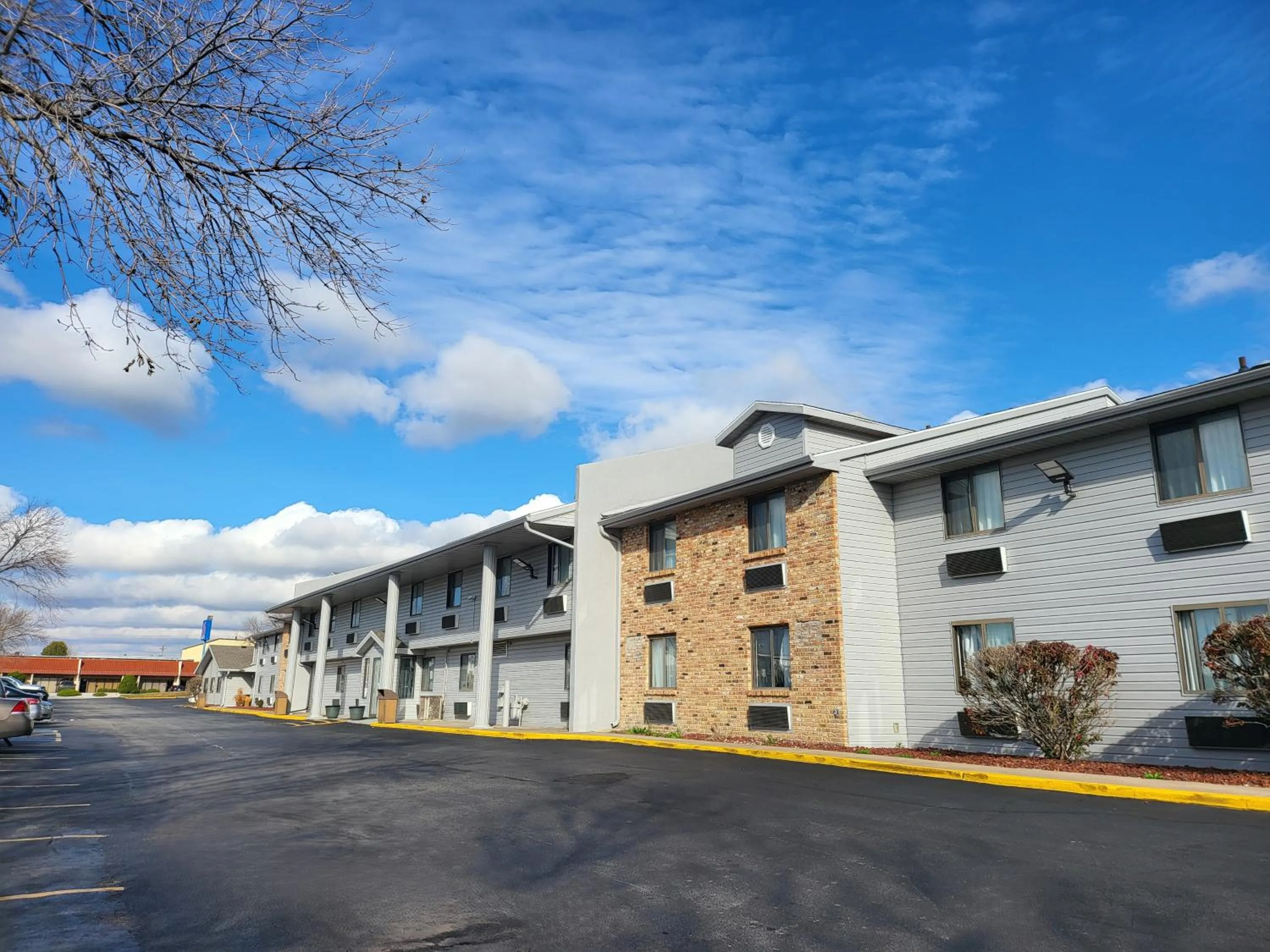 Property building in Motel 6-Omaha, NE