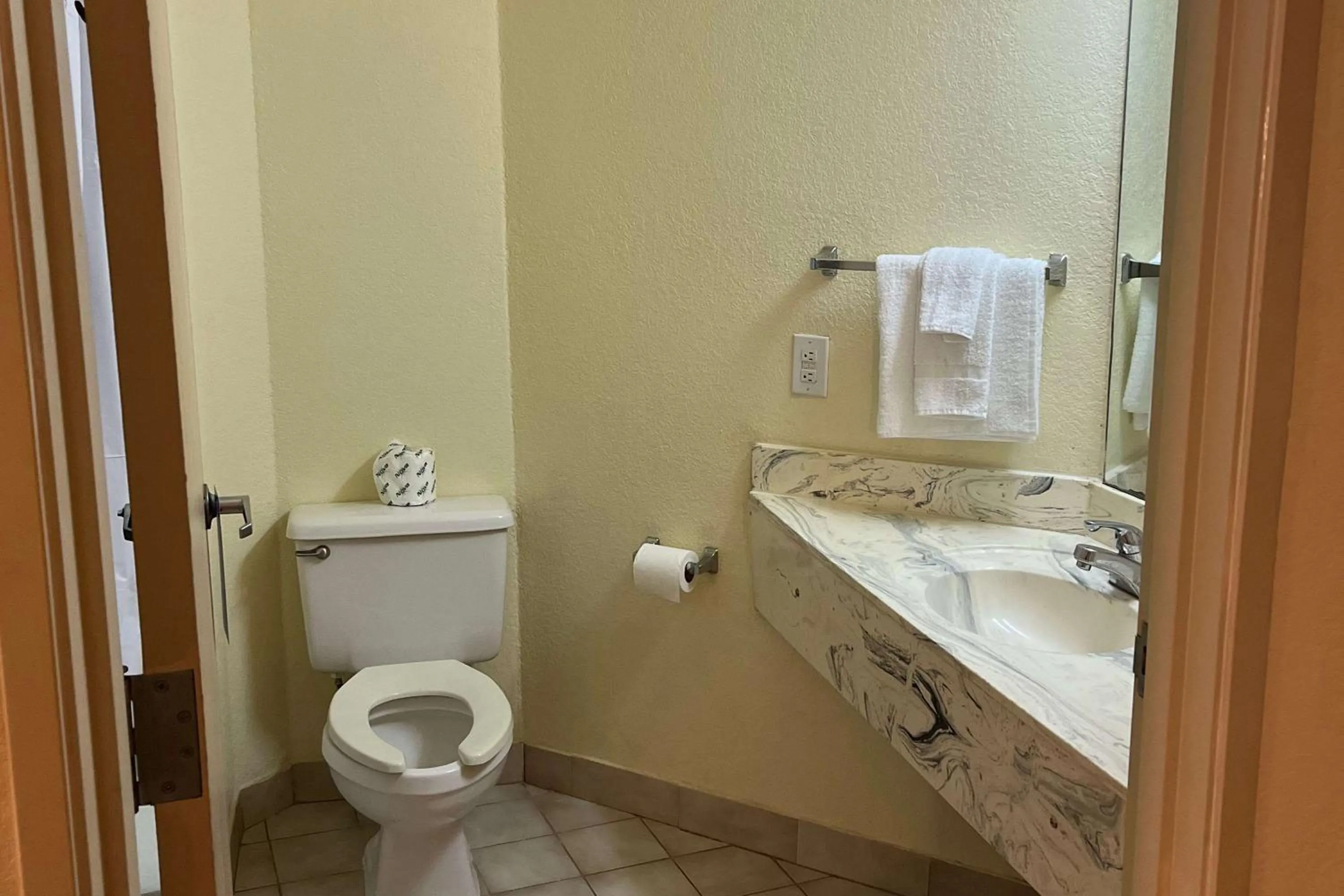 Bathroom in Howard Johnson by Wyndham Clarksville Tennessee