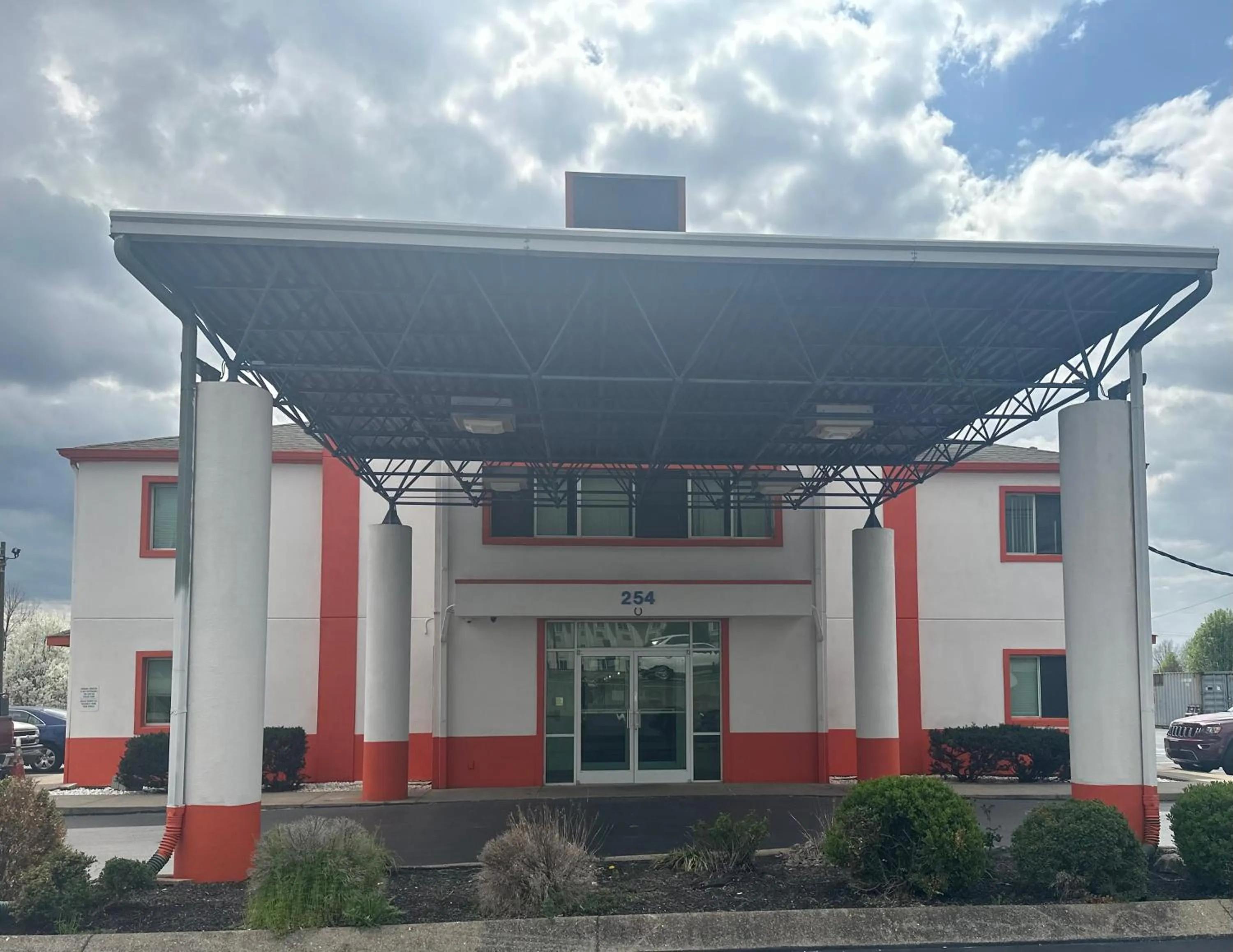 Property building in Howard Johnson by Wyndham Clarksville Tennessee