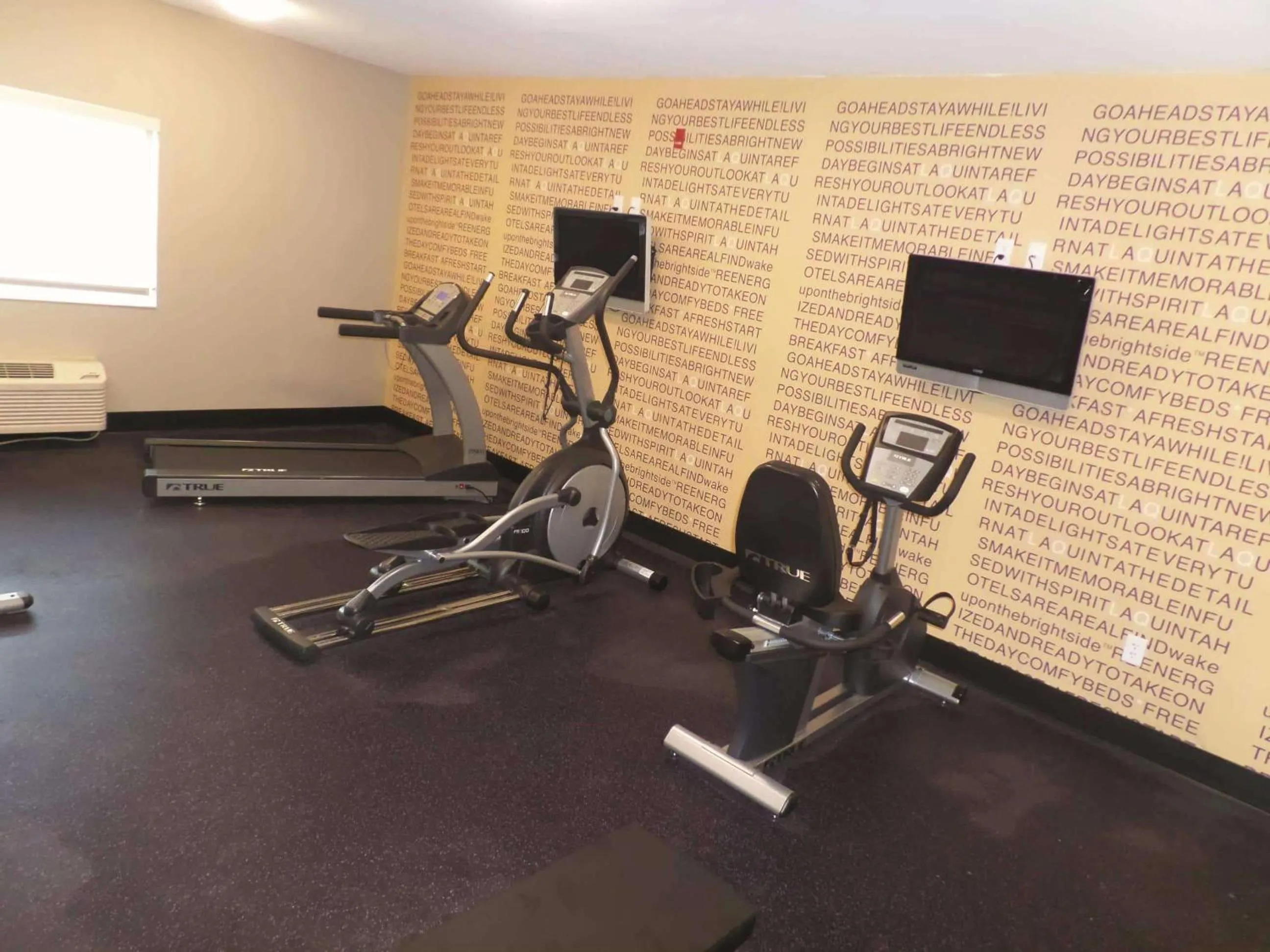 Fitness centre/facilities in La Quinta Inn by Wyndham Lincoln