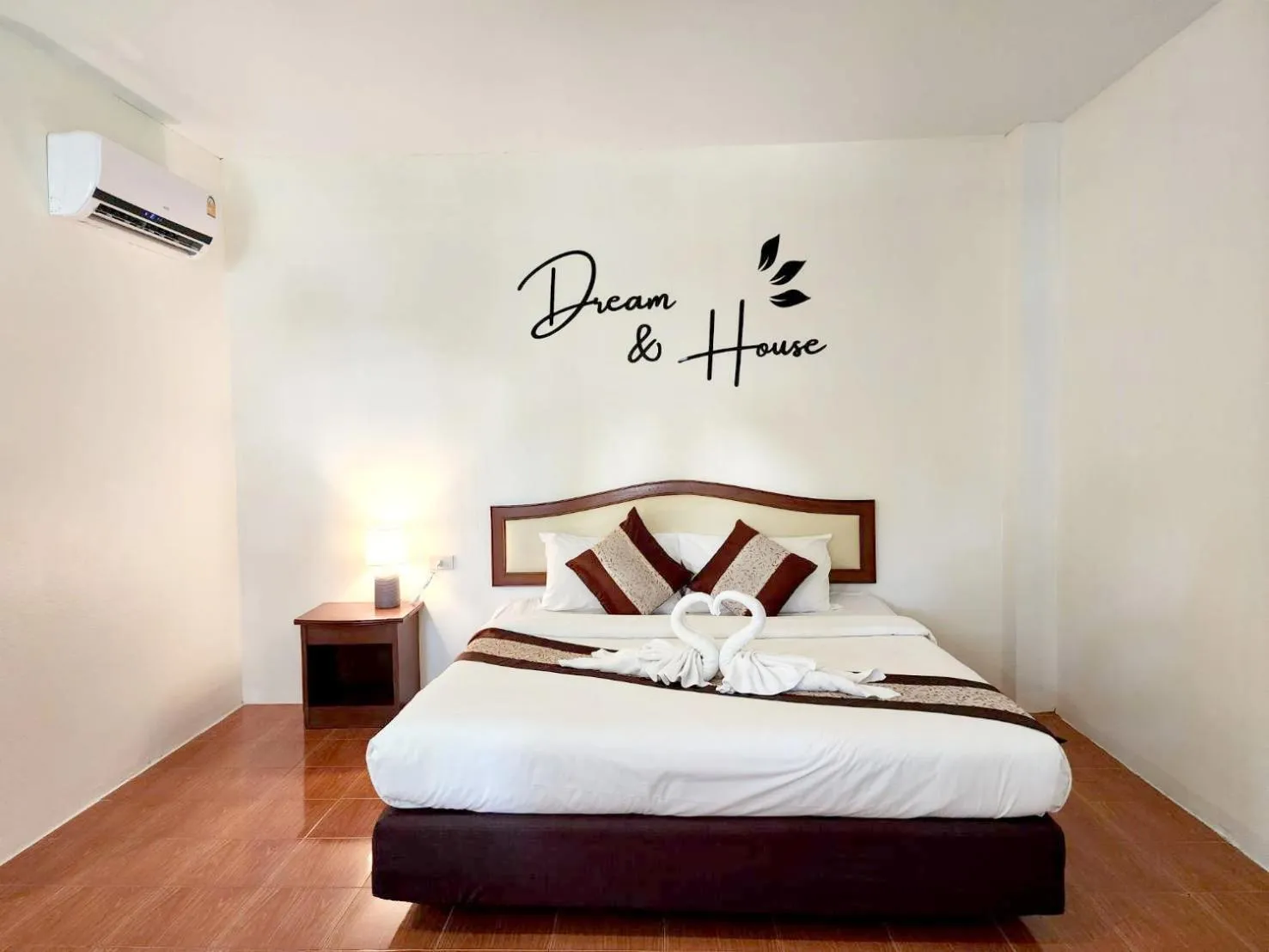 Bed in Mild Garden View Resort