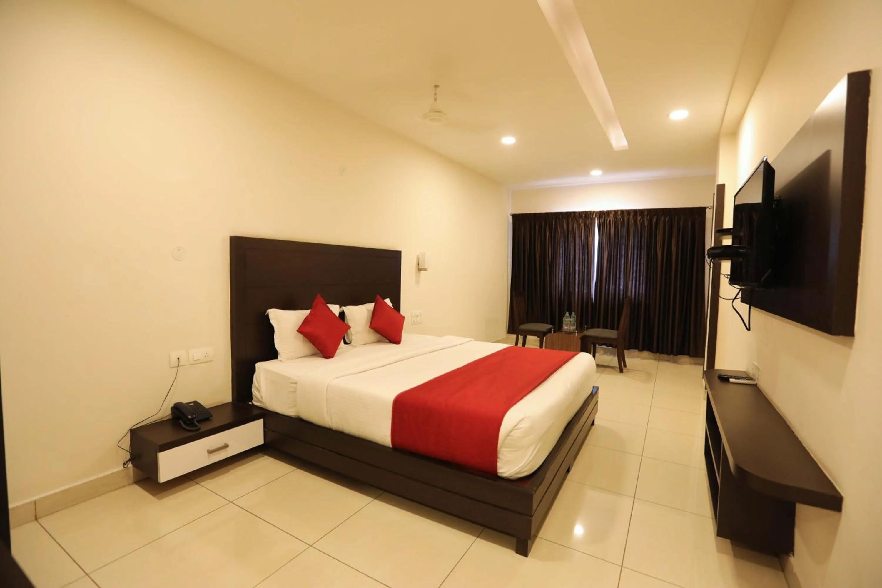 Bed in Traders Hotel - Kankanady, Mangalore