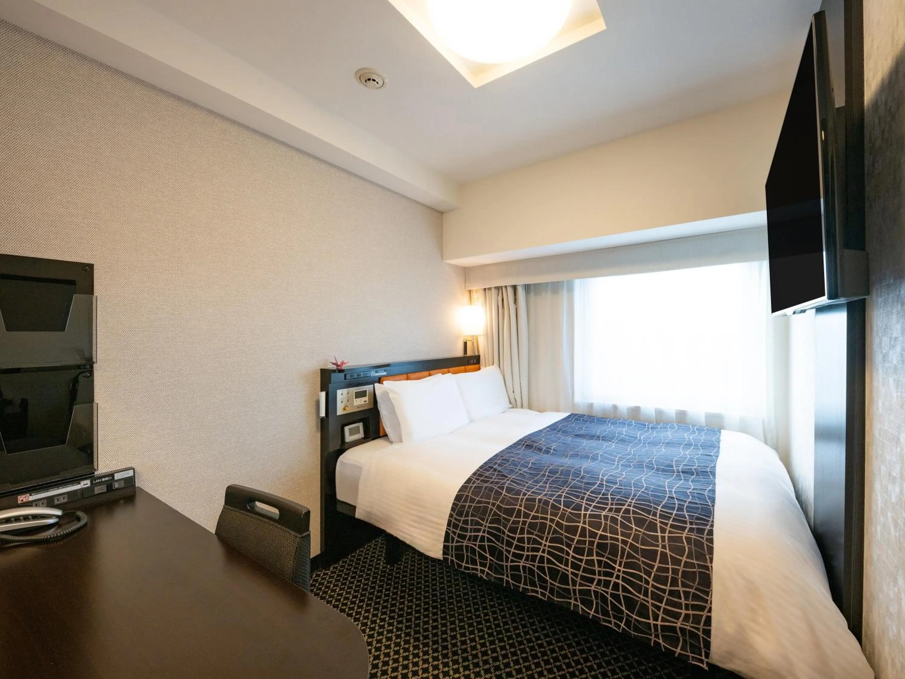 Photo of the whole room, Bed in APA Hotel & Resort Nishishinjuku Gochome Ekimae Tower - Formerly APA Hotel & Resort Nishishinjuku Gochome Eki Tower