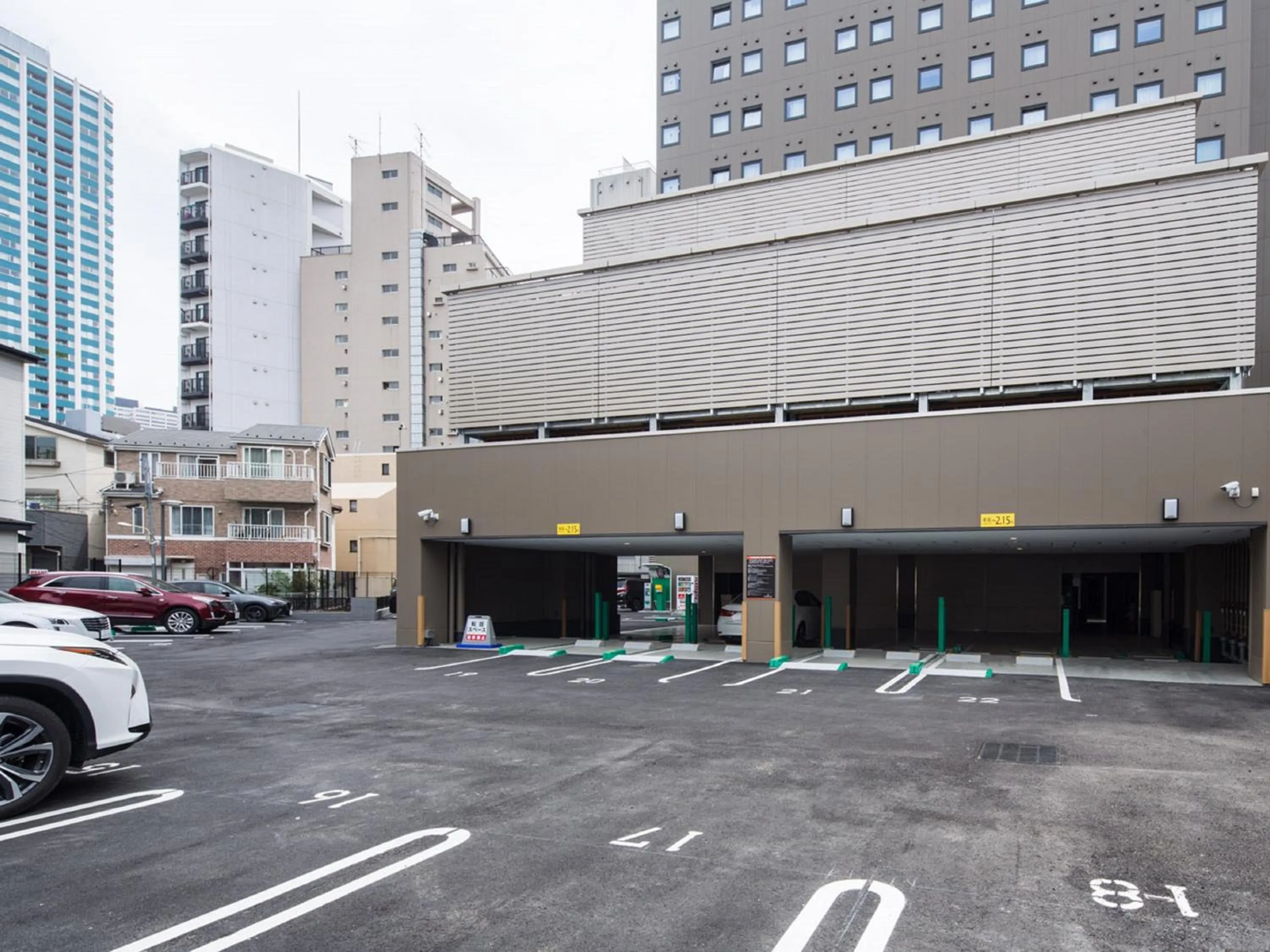 Parking in APA Hotel & Resort Nishishinjuku Gochome Ekimae Tower - Formerly APA Hotel & Resort Nishishinjuku Gochome Eki Tower