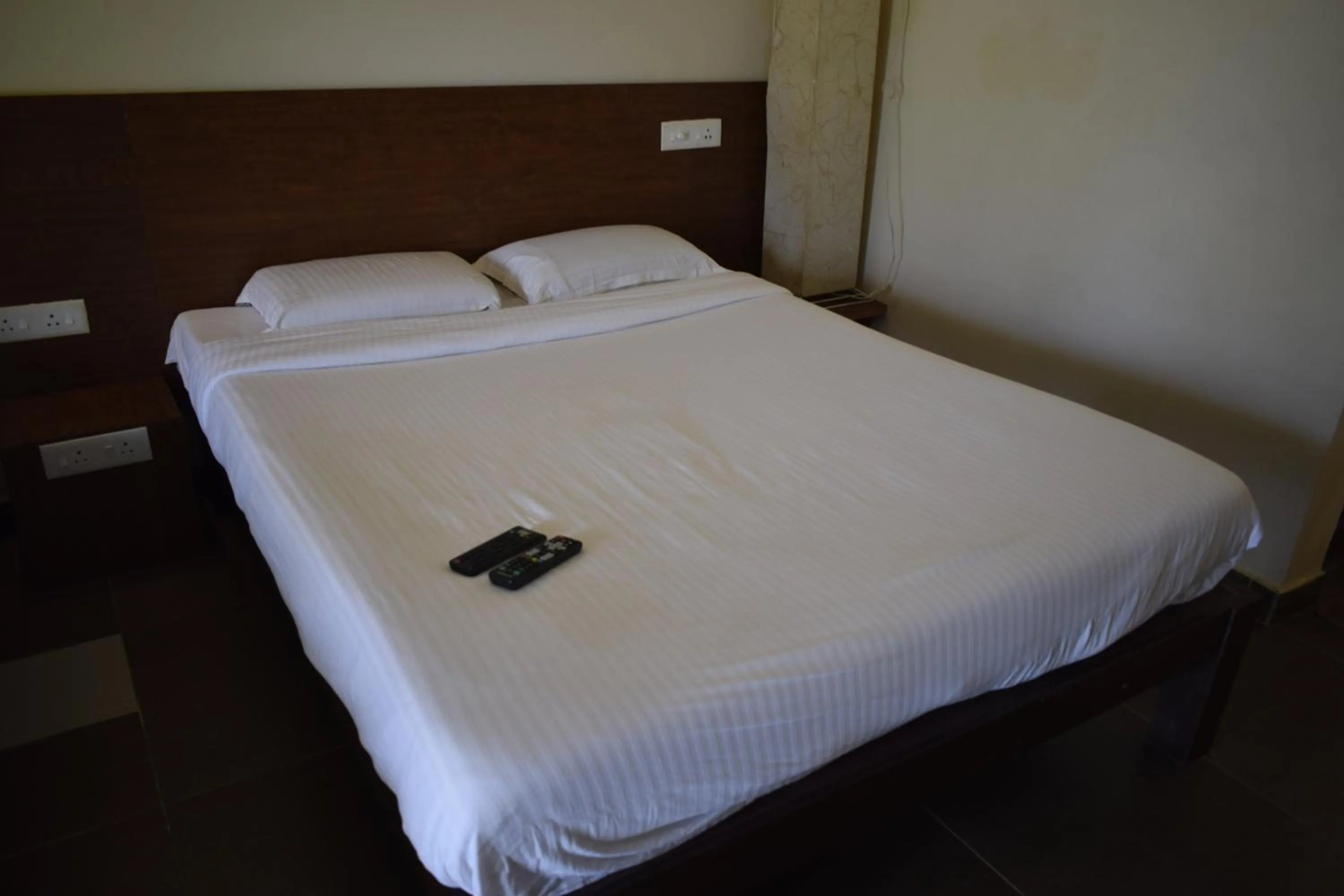 Bedroom, Bed in River Valley Resort