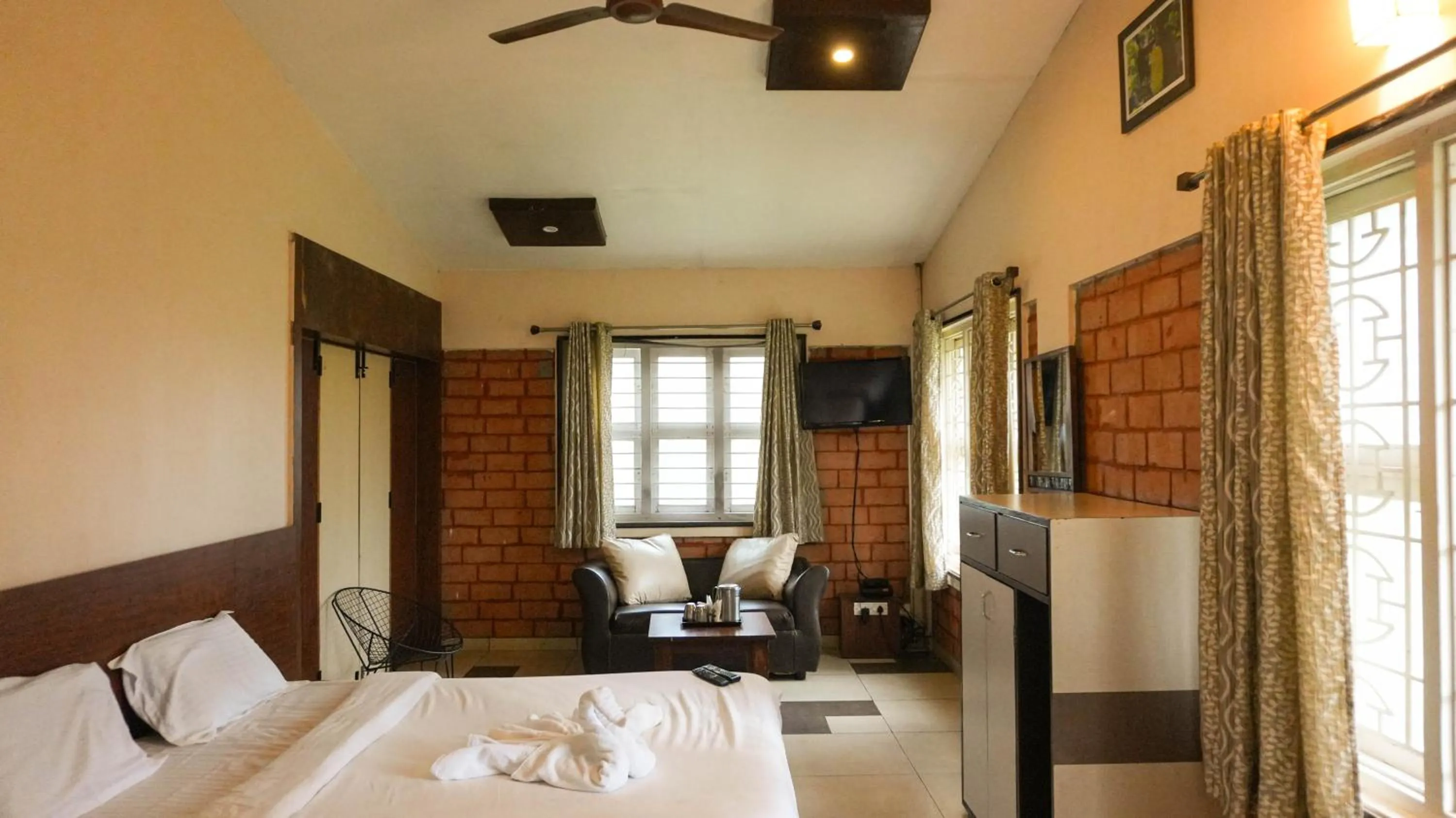 Bedroom, Bed in River Valley Resort