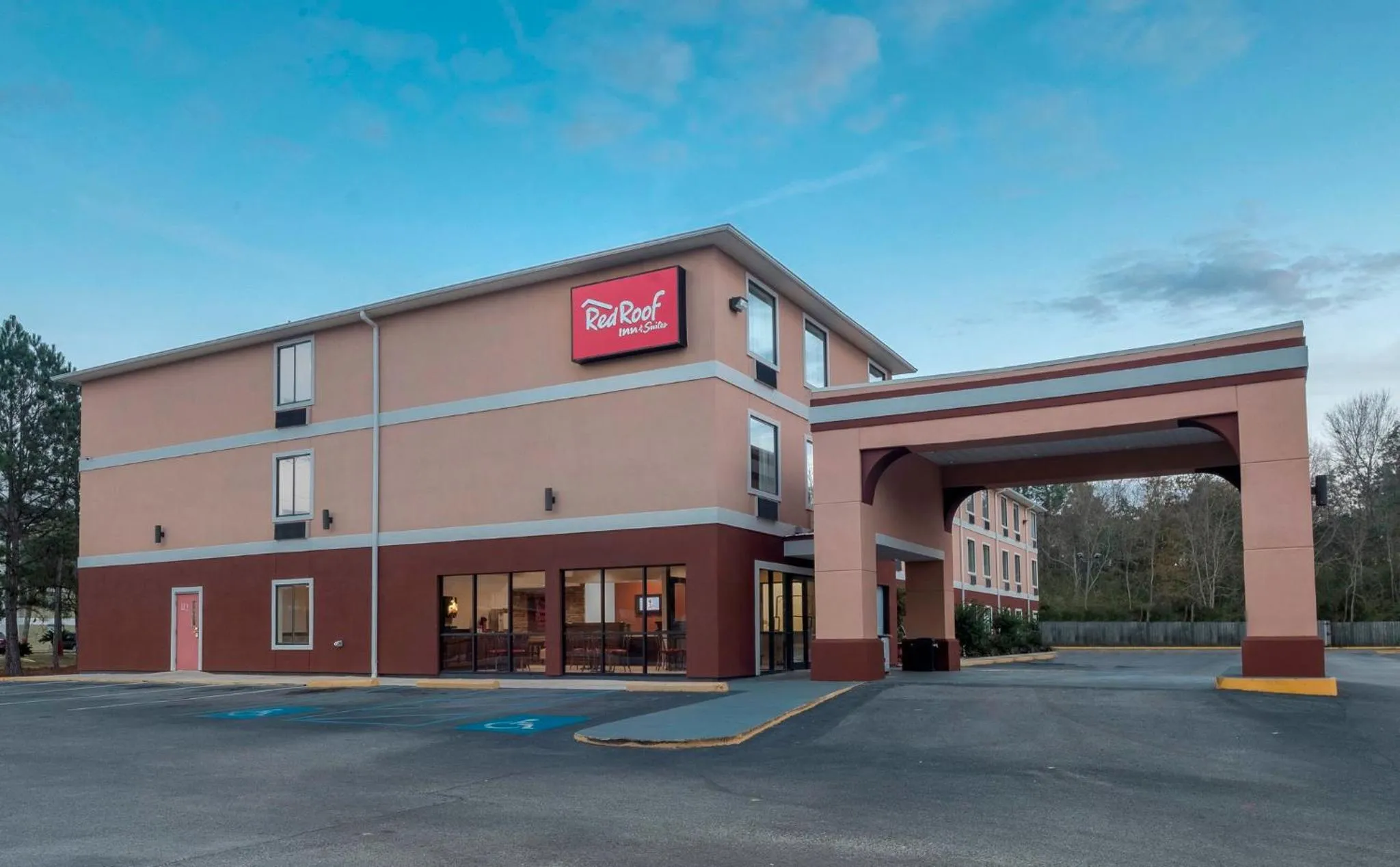 Property building in Red Roof Inn & Suites Biloxi - Ocean Springs