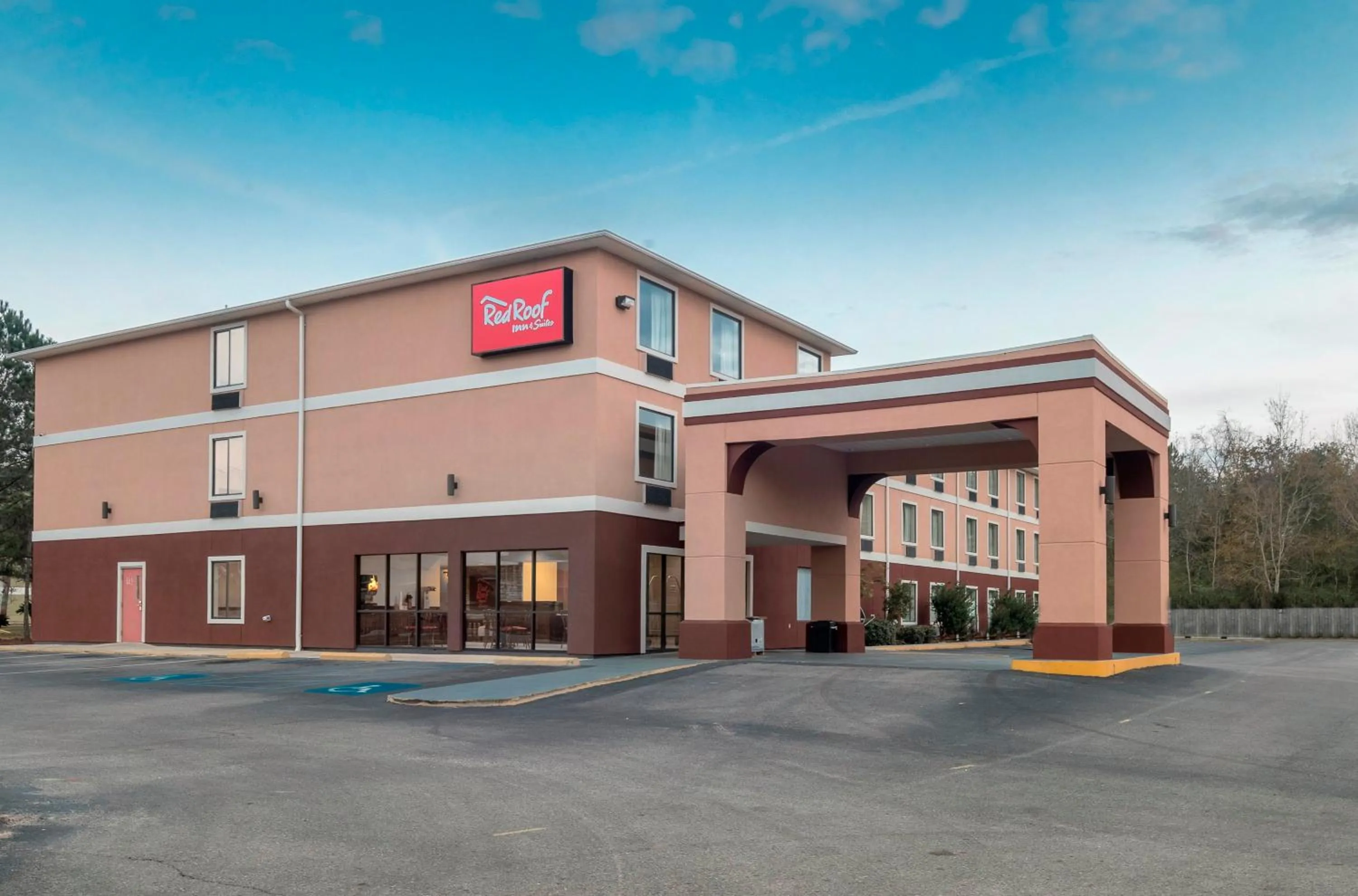 Property building in Red Roof Inn & Suites Biloxi - Ocean Springs