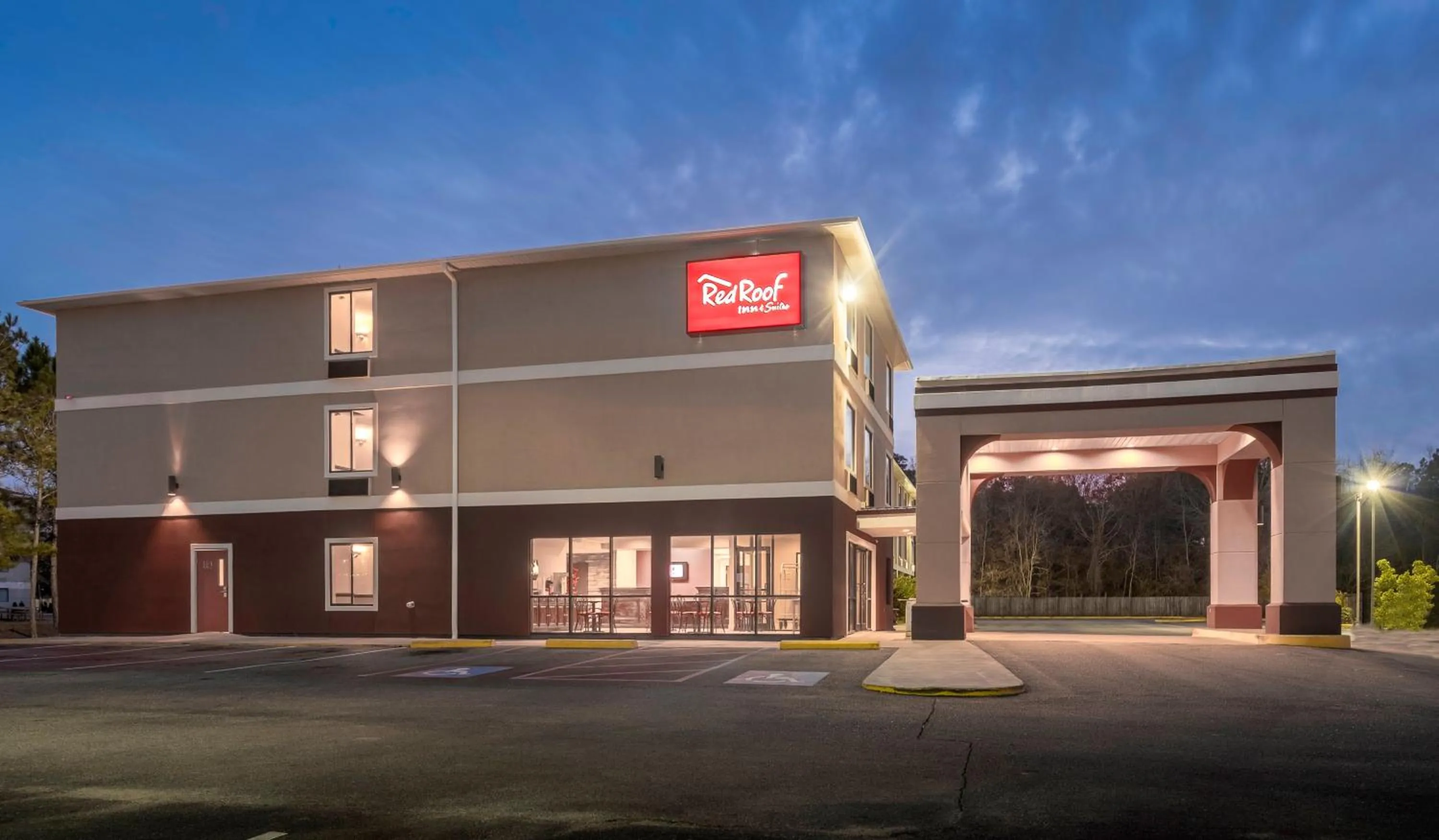 Property building in Red Roof Inn & Suites Biloxi - Ocean Springs