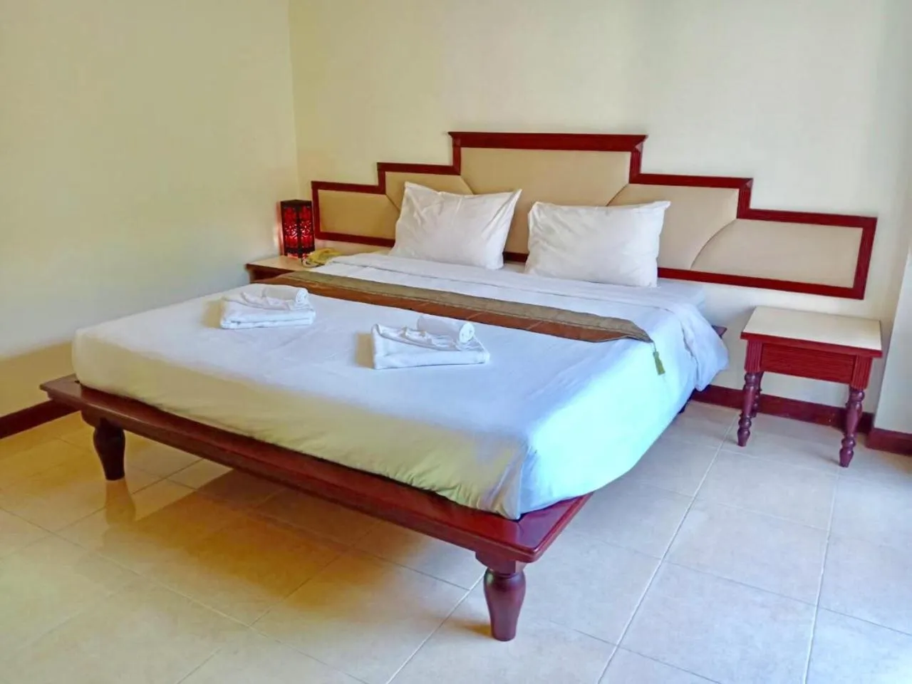 Photo of the whole room, Bed in Mei Zhou Phuket Hotel - SHA Plus