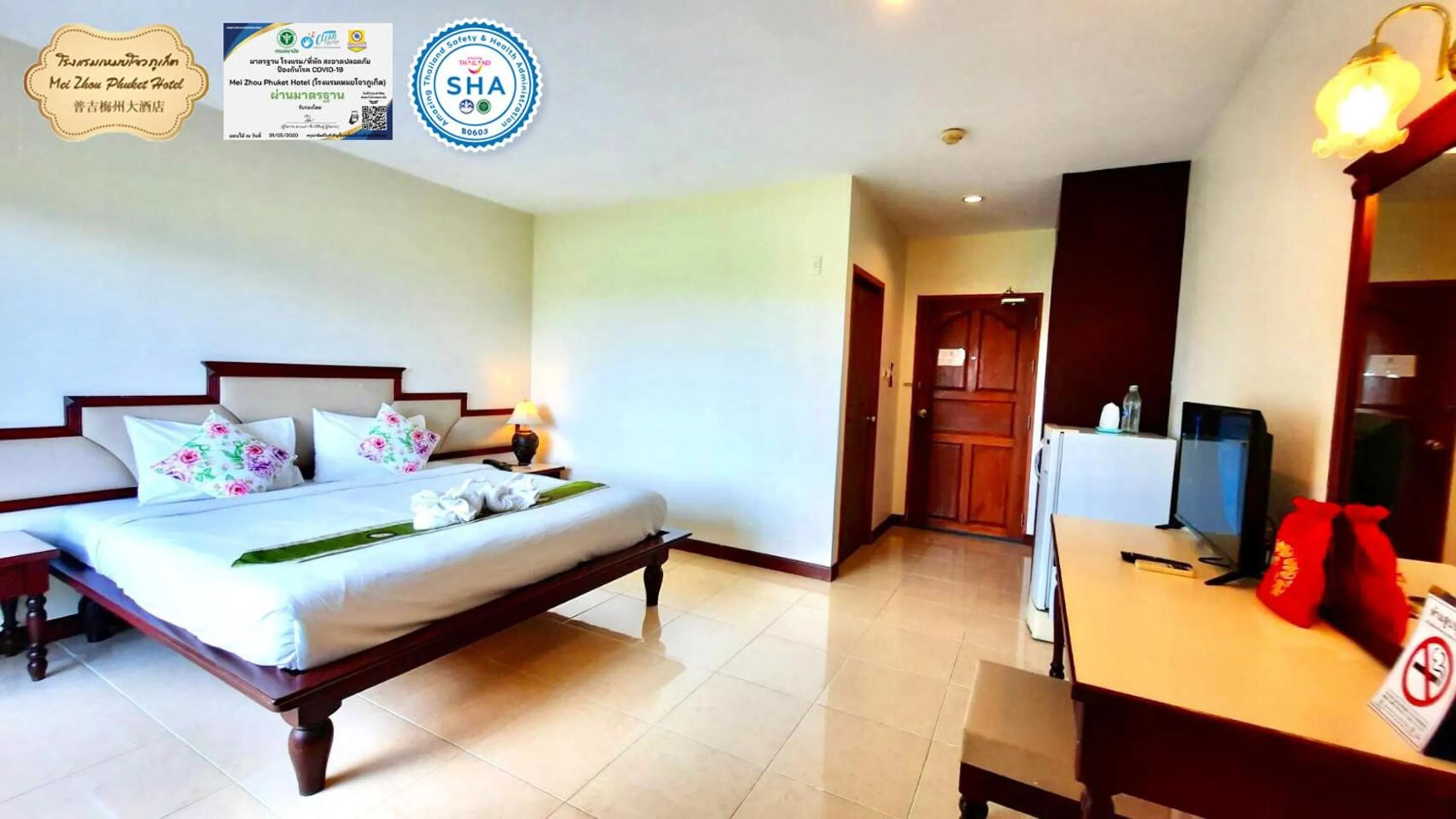 Photo of the whole room, Bed in Mei Zhou Phuket Hotel - SHA Plus