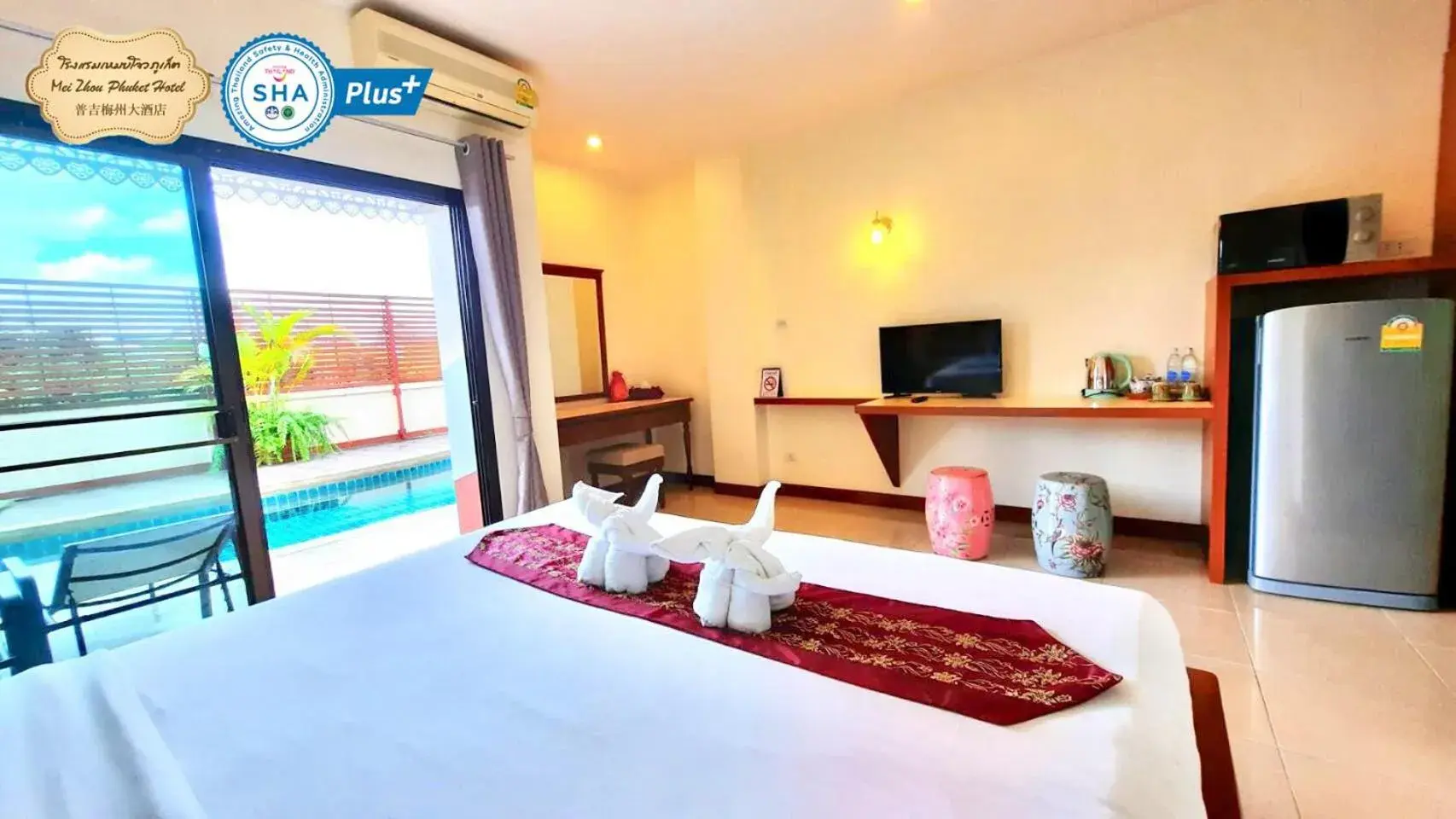 Executive Double Room with Pool Access in Mei Zhou Phuket Hotel - SHA Plus Executive Double Room with Pool Access in Mei Zhou Phuket Hotel - SHA Plus