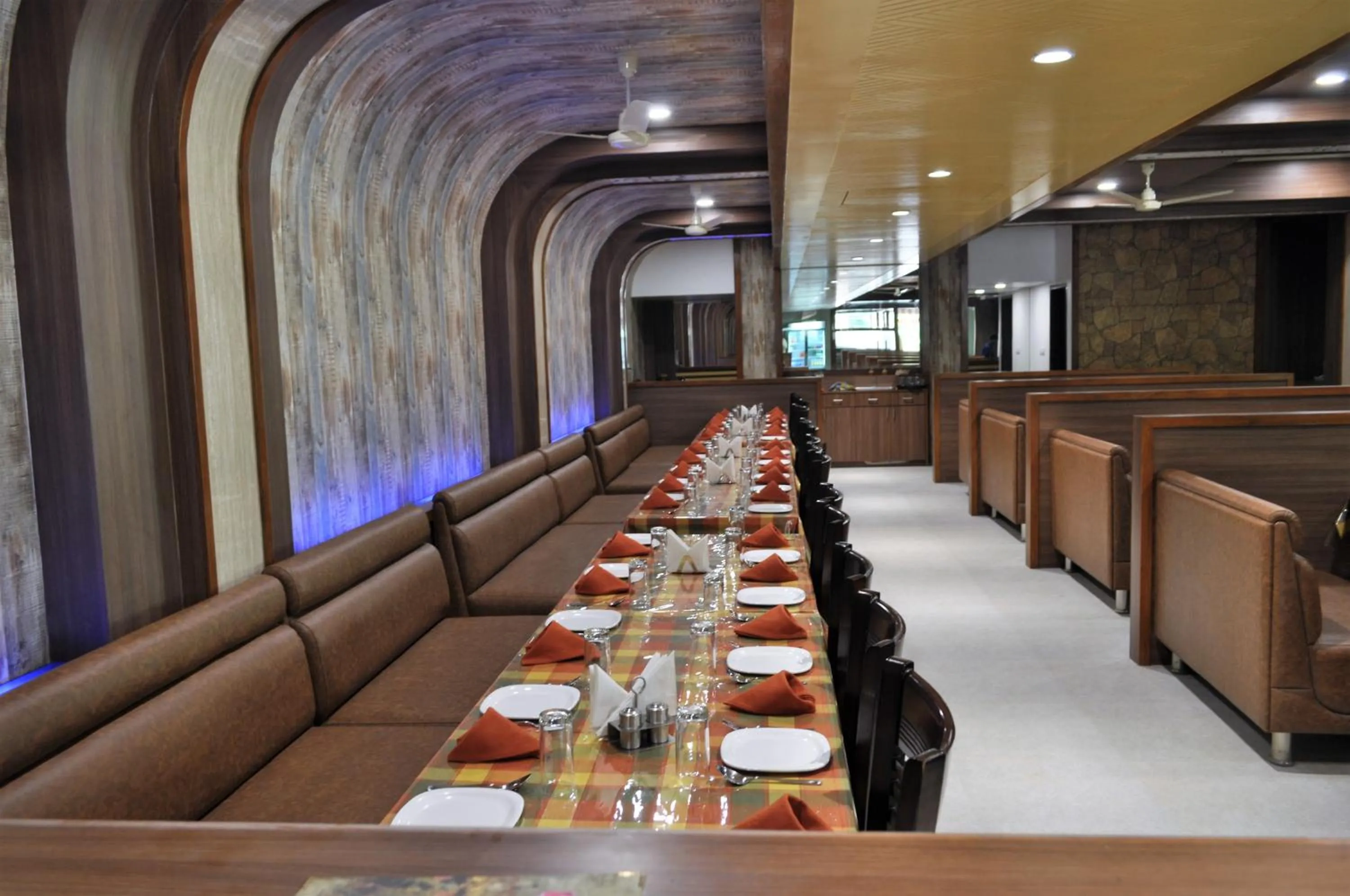 Restaurant/places to eat in Hotel Continental Blue