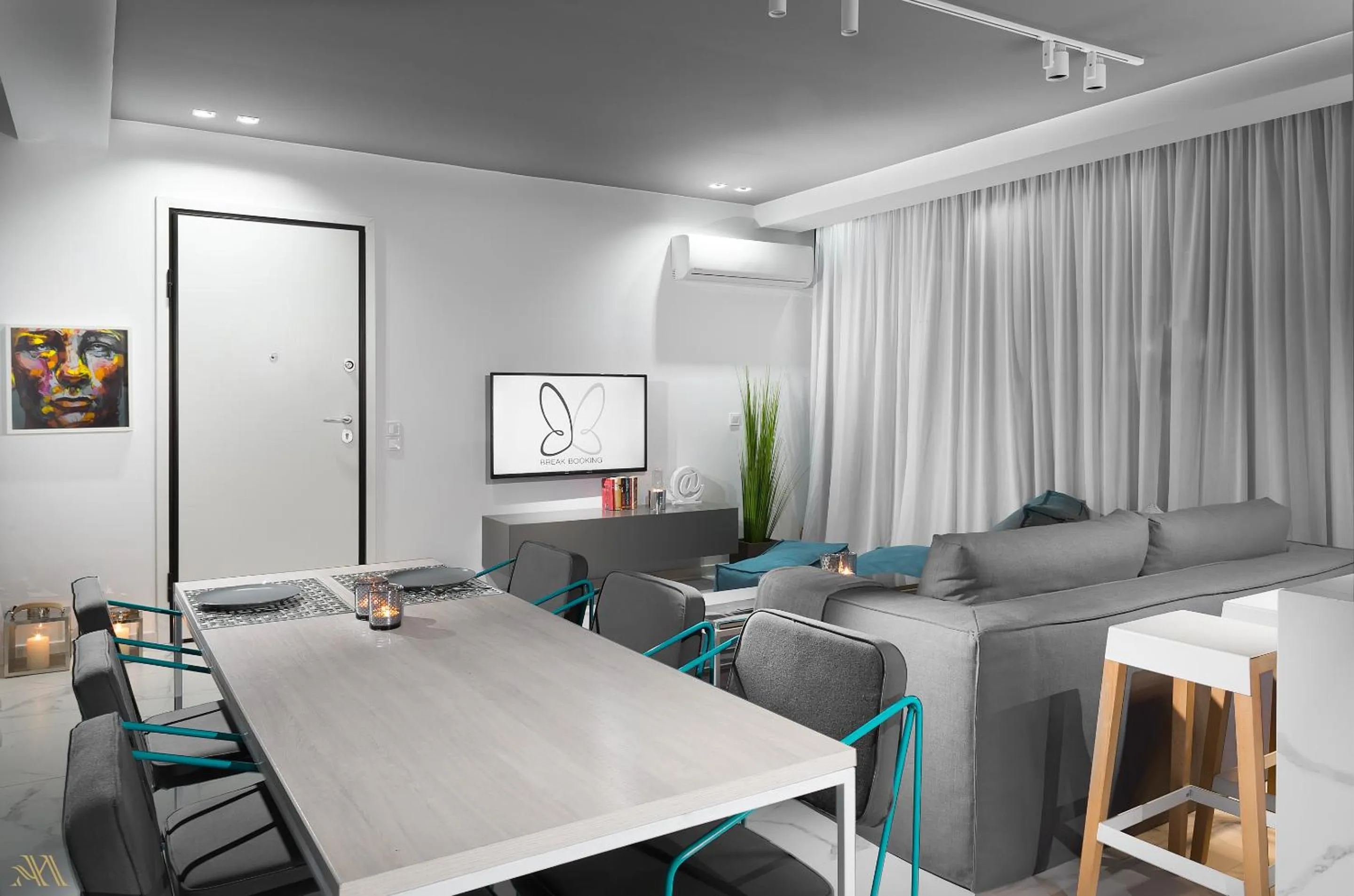 TV and multimedia in Elysium Boutique Apartments