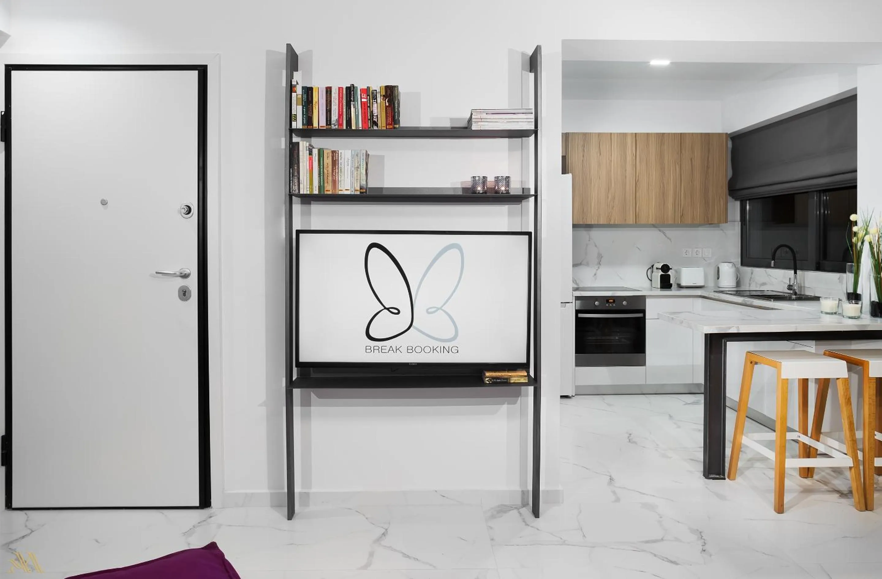 TV and multimedia in Elysium Boutique Apartments