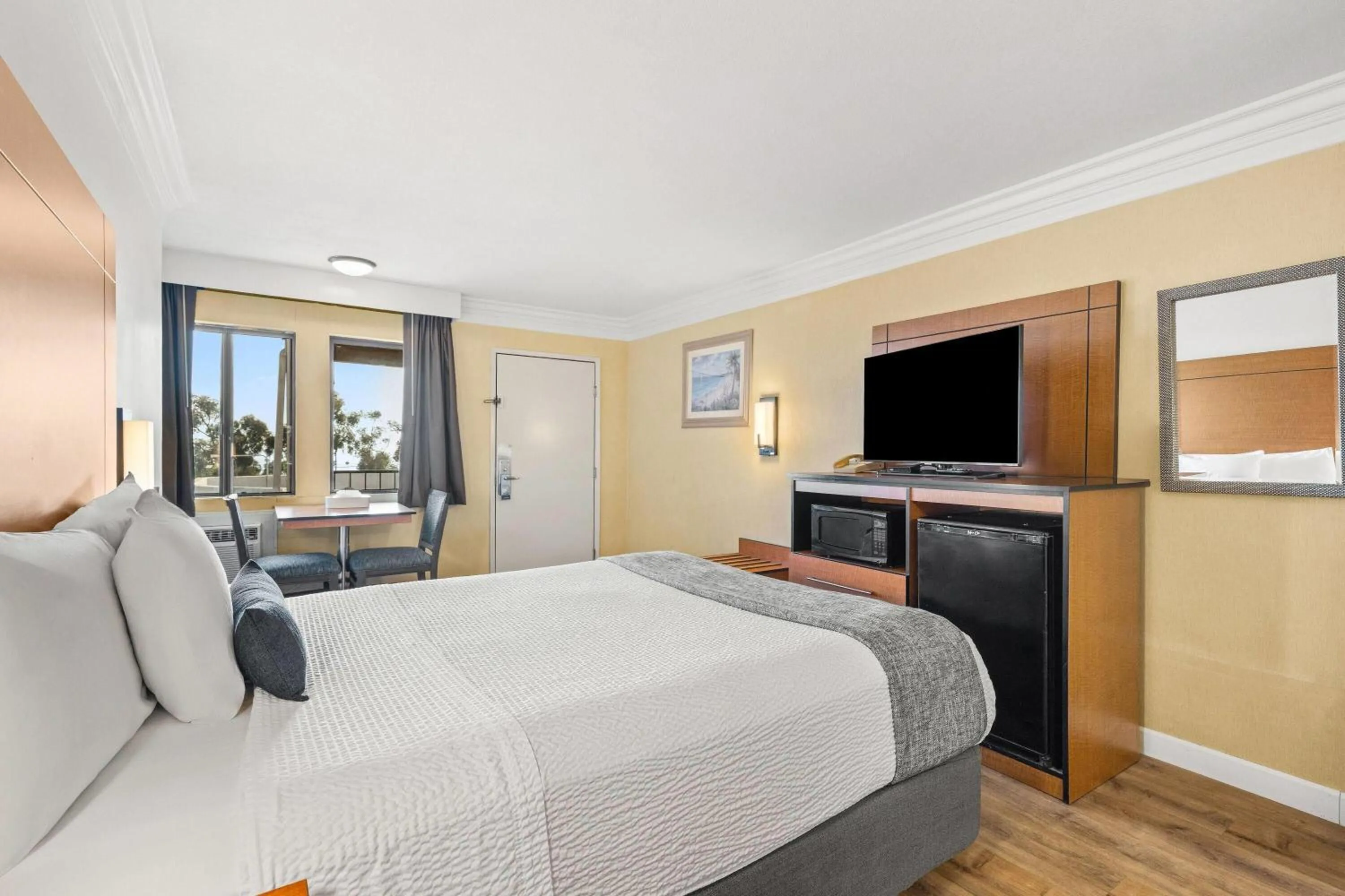 Bed in Travelodge by Wyndham San Clemente Beach