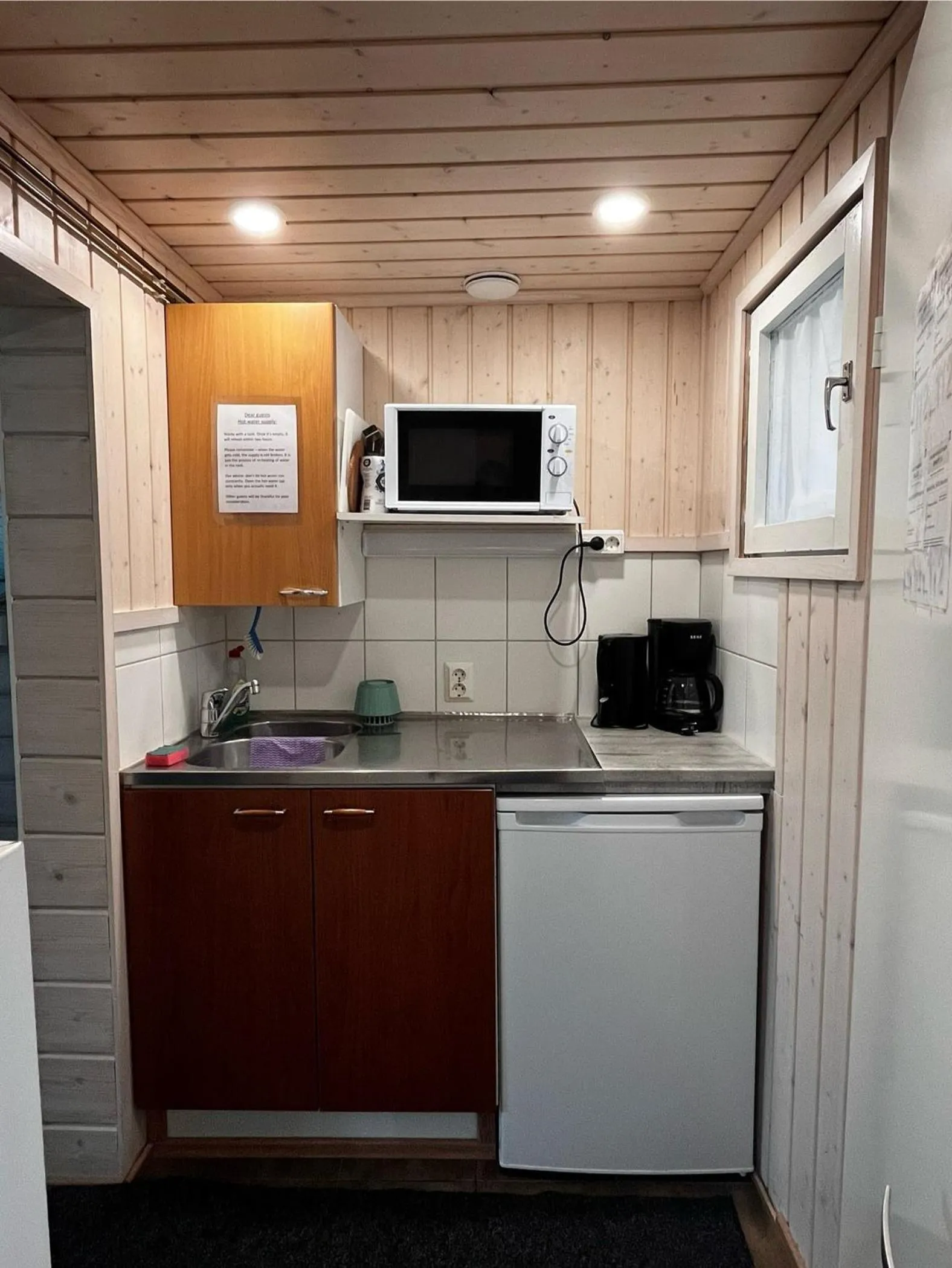 Kitchen or kitchenette in Motelli Rovaniemi