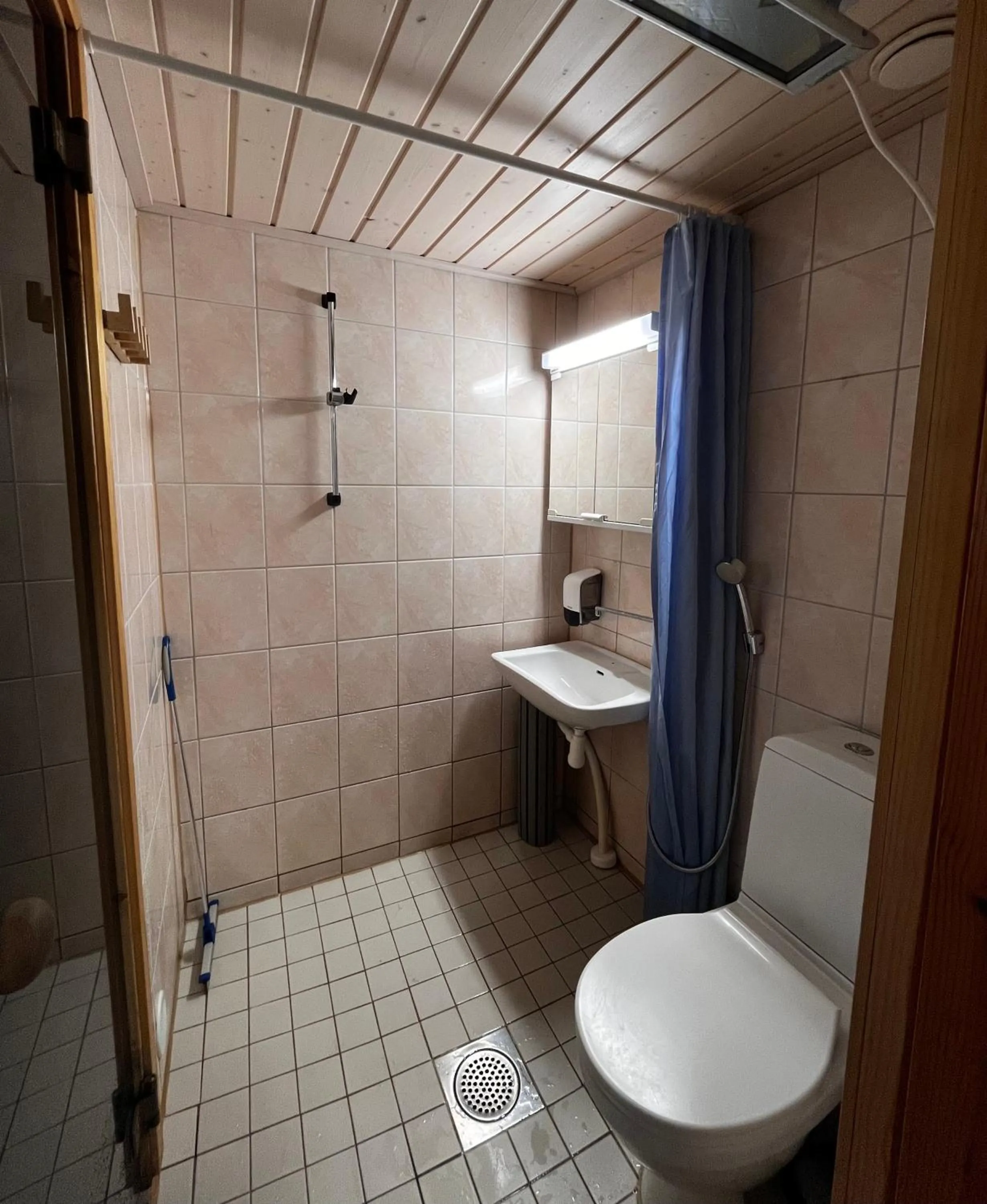 Toilet in Motelli Rovaniemi