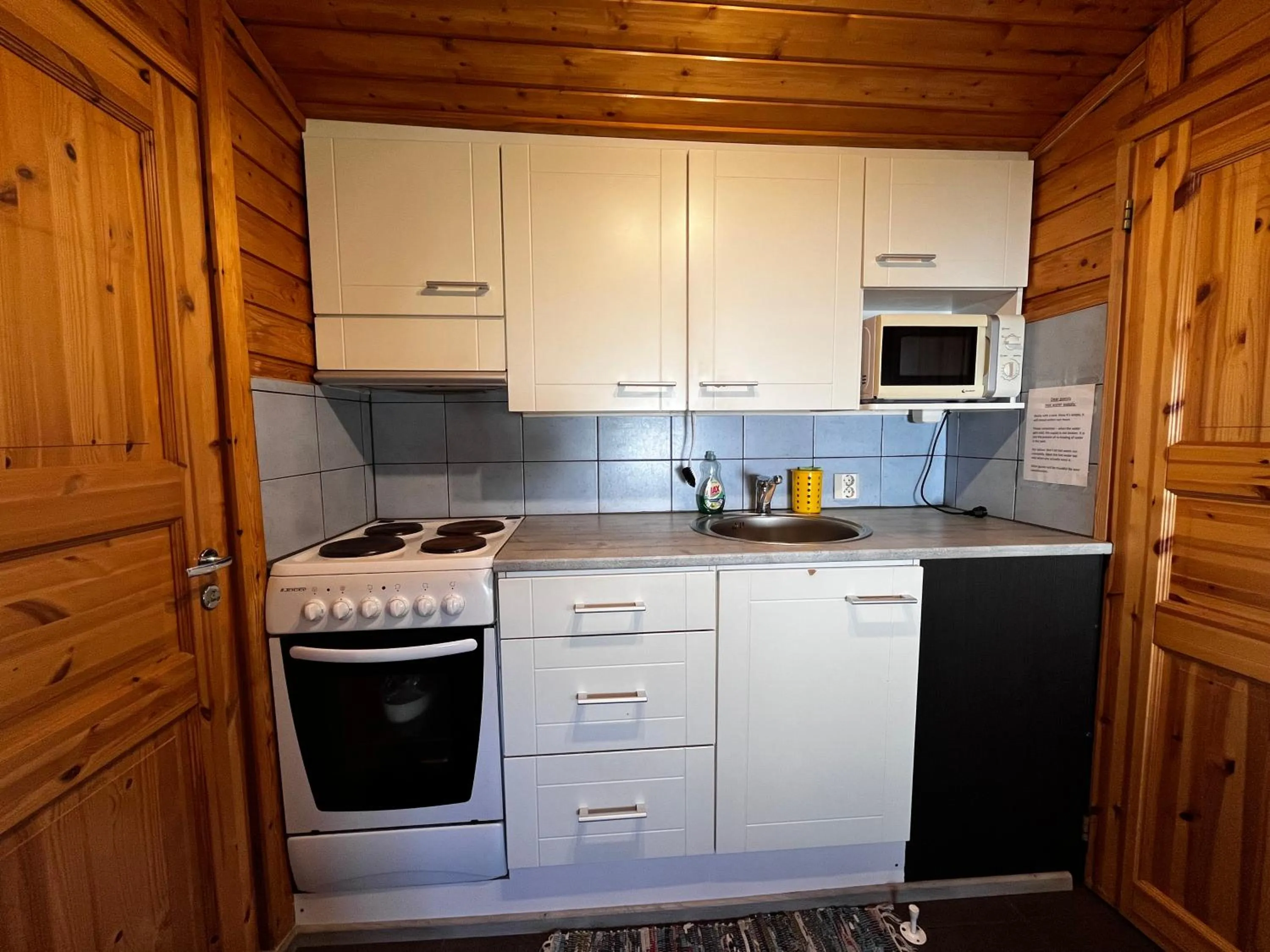 Kitchen or kitchenette in Motelli Rovaniemi
