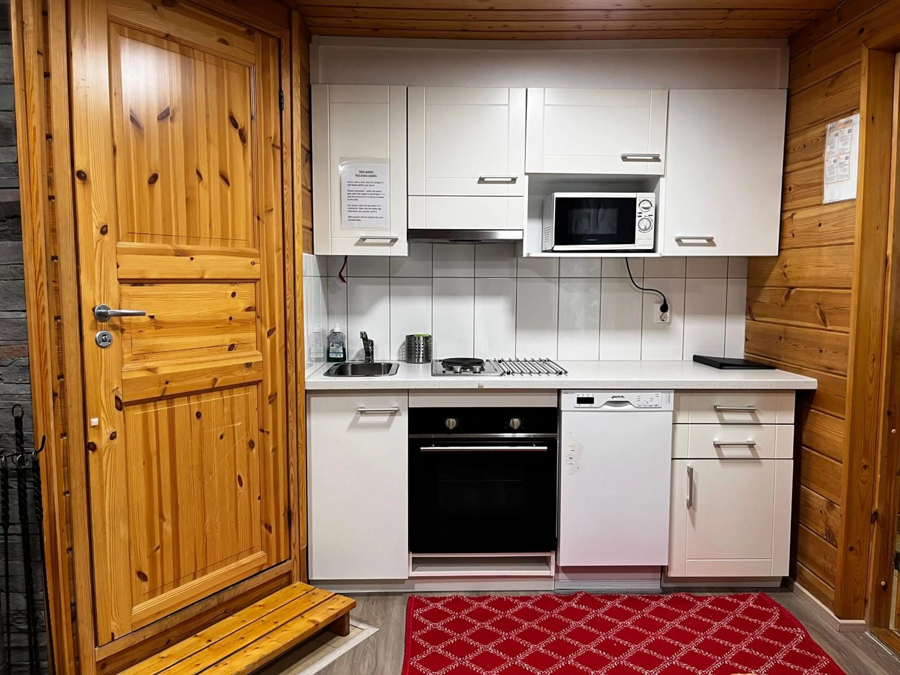 Kitchen or kitchenette in Motelli Rovaniemi