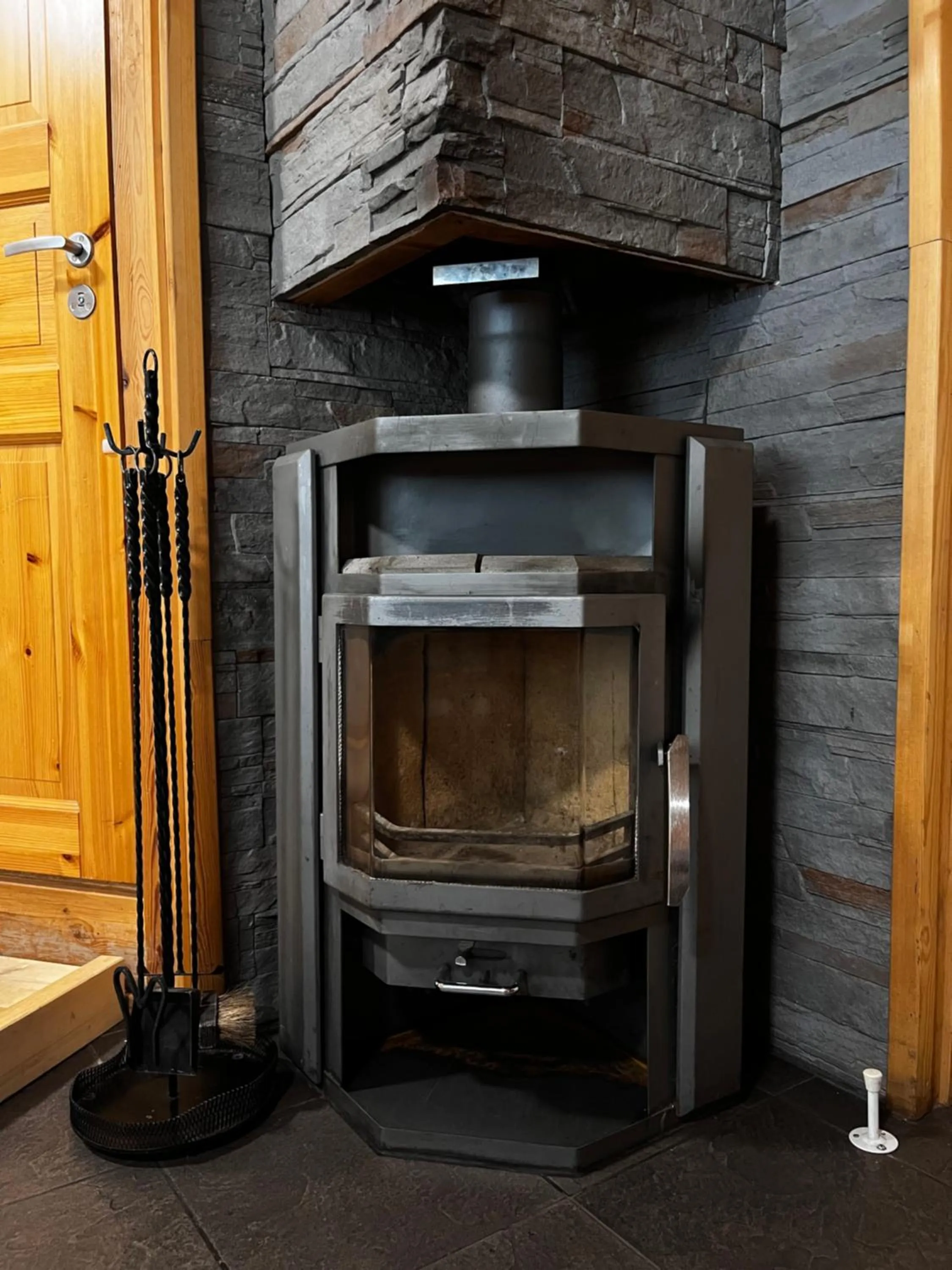 fireplace in Motelli Rovaniemi