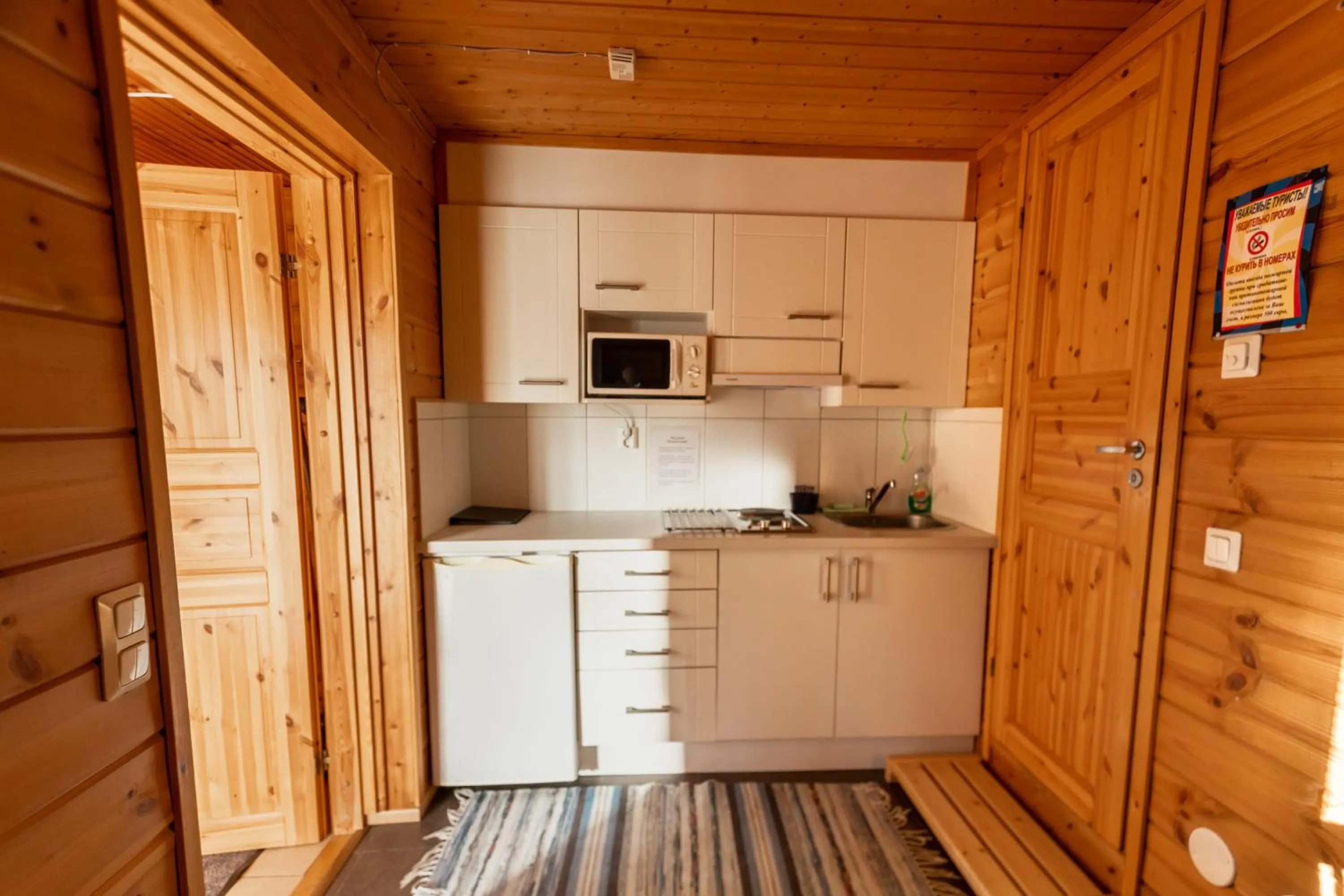 Kitchen or kitchenette in Motelli Rovaniemi