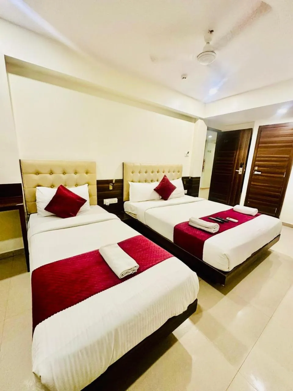 Bedroom, Bed in Hotel Mumbai International