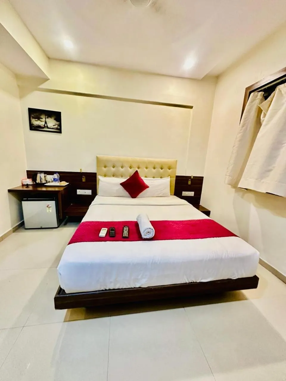 Bed in Hotel Mumbai International