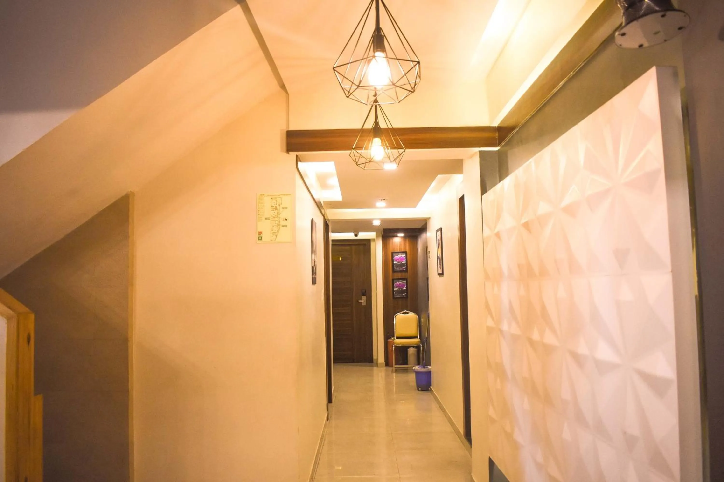 Communal lounge/ TV room in Hotel Mumbai International